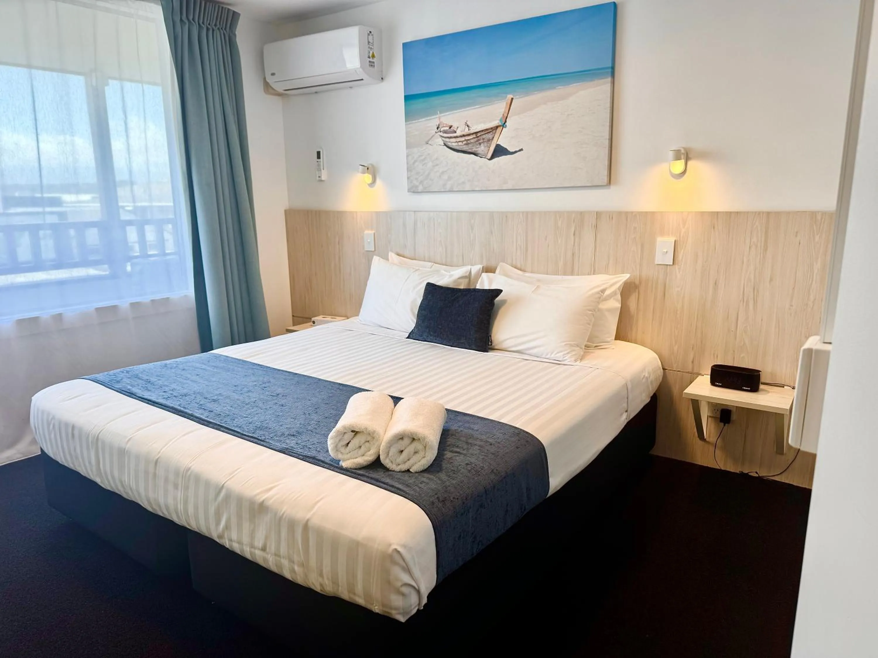 Garden view, Bed in Beachfront Hotel Hokitika