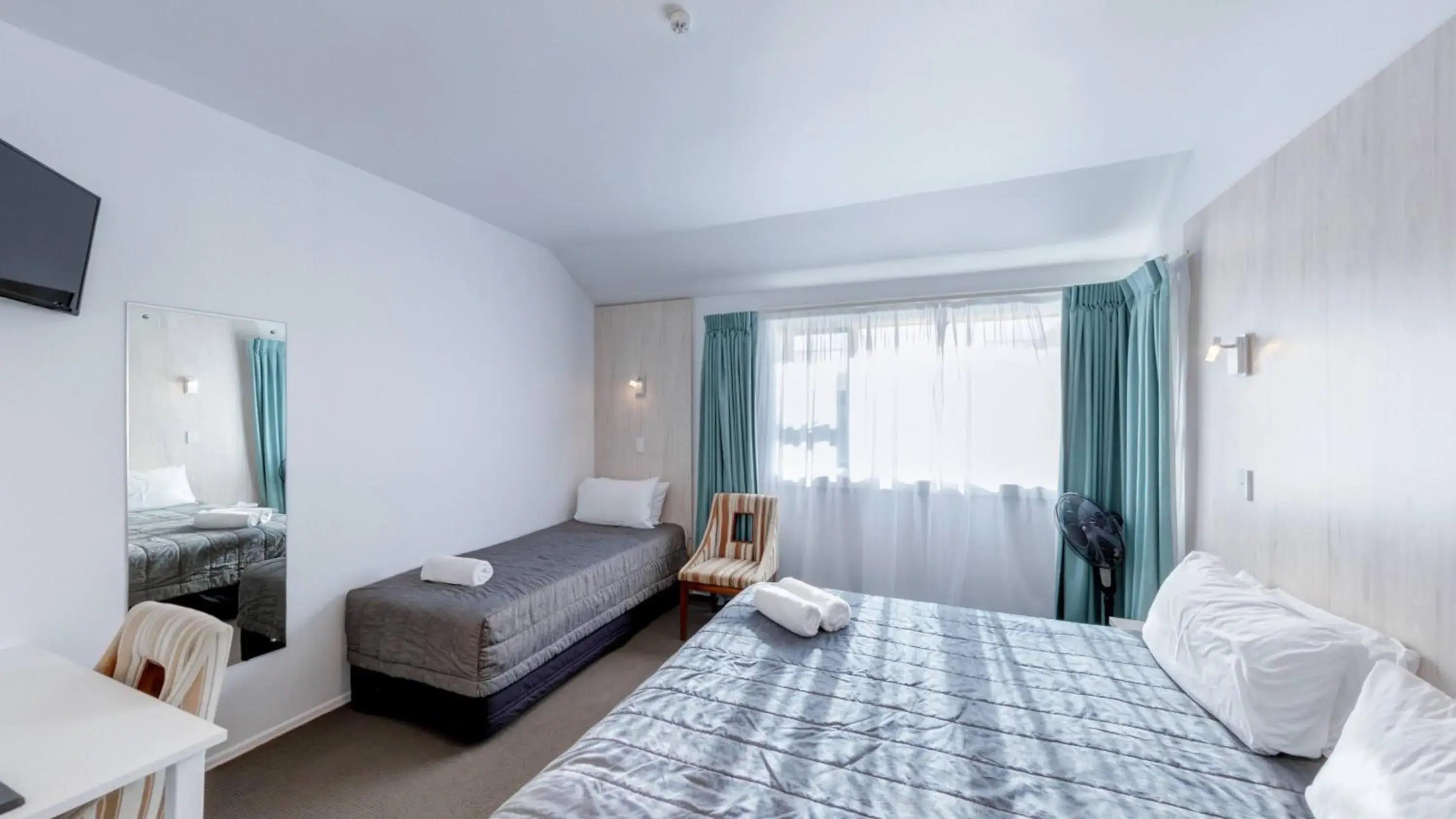 Driftwood Standard Twin Room in Beachfront Hotel Hokitika Driftwood Standard Twin Room in Beachfront Hotel Hokitika