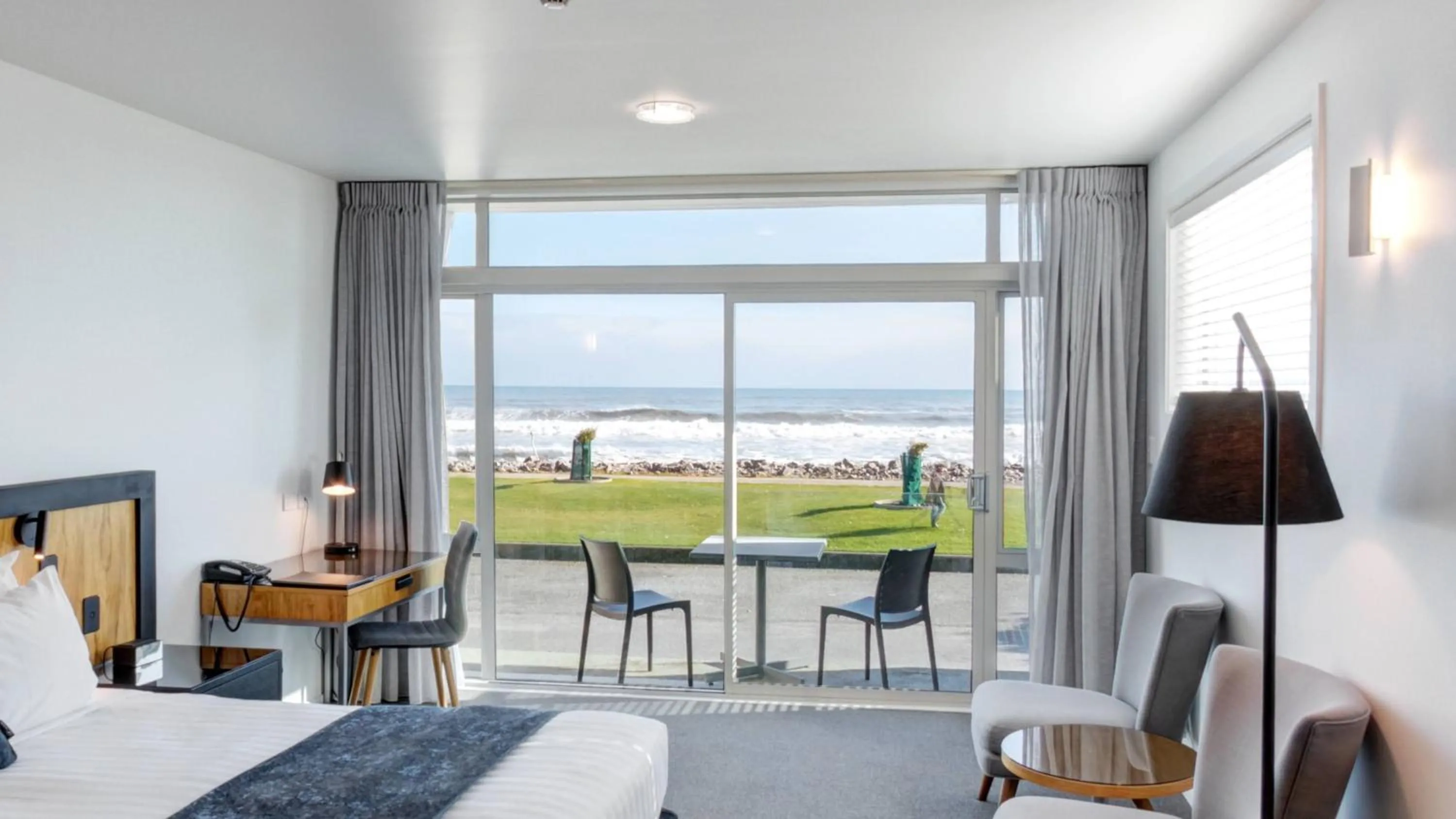 Sea view, Bed in Beachfront Hotel Hokitika
