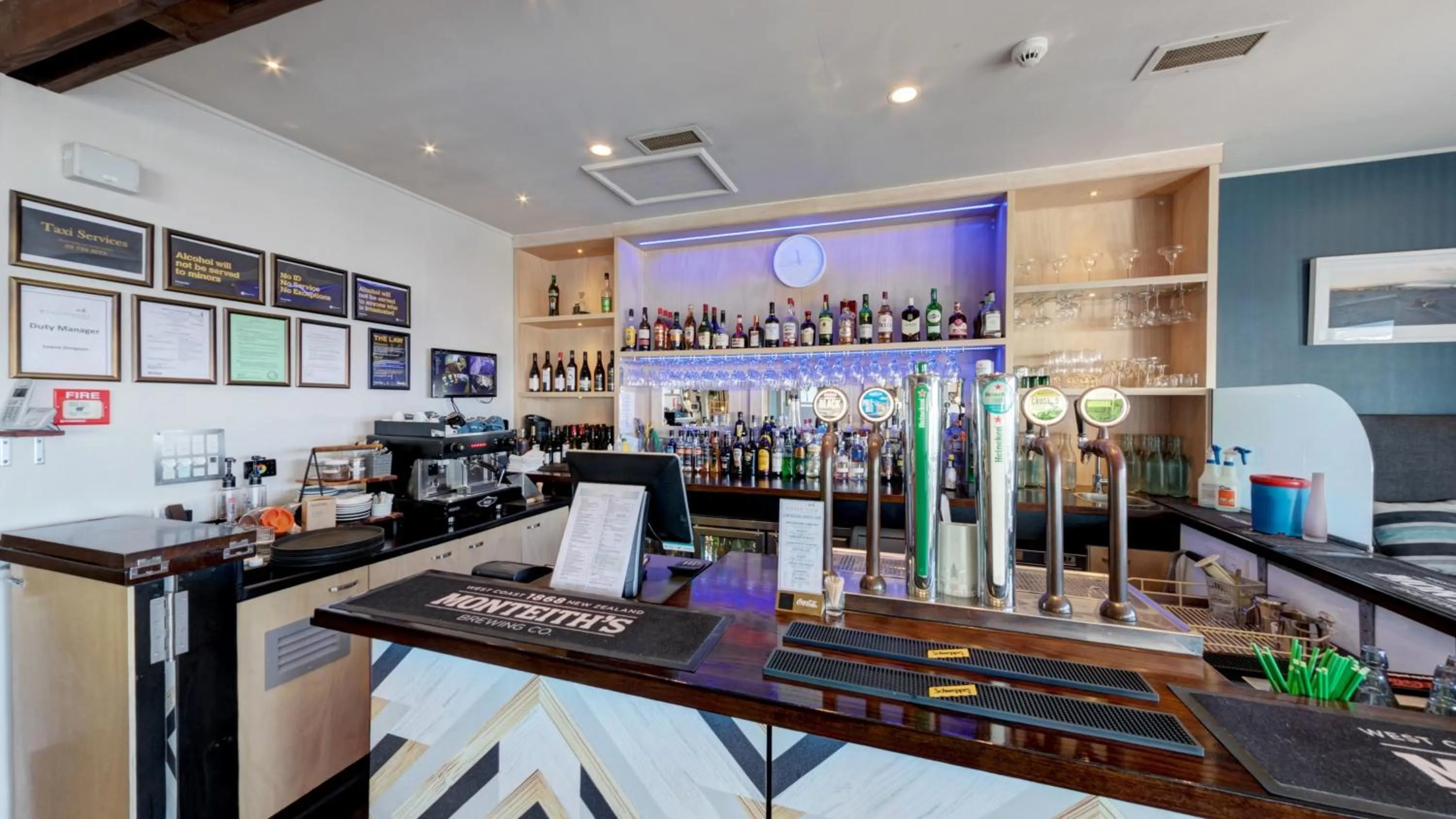 Restaurant/places to eat in Beachfront Hotel Hokitika