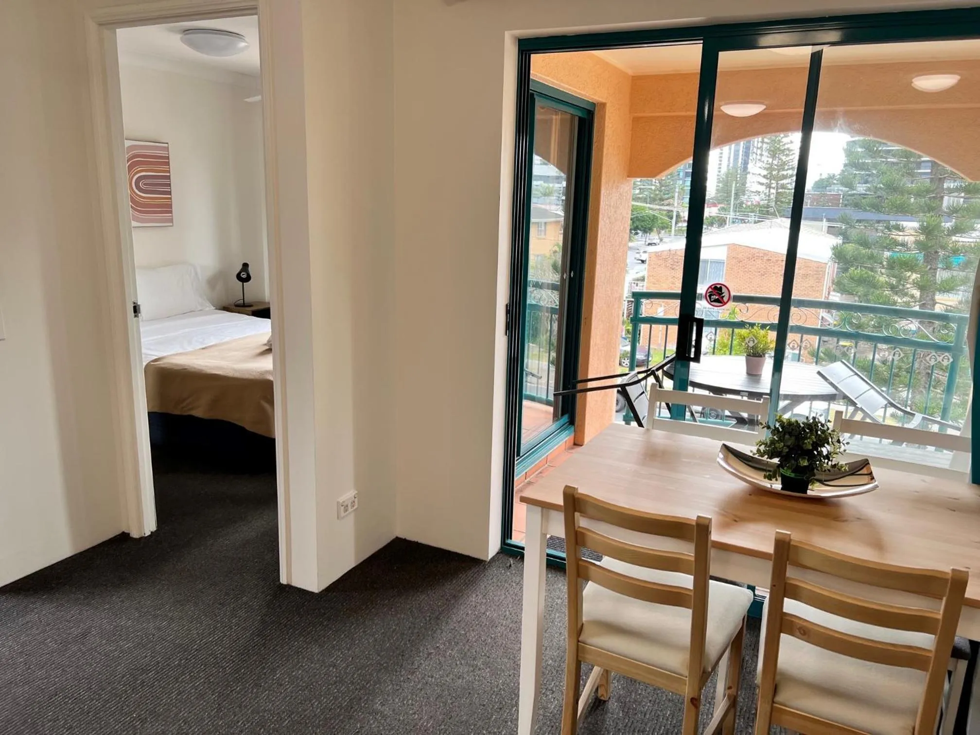 Bed in Aruba Surf Resort