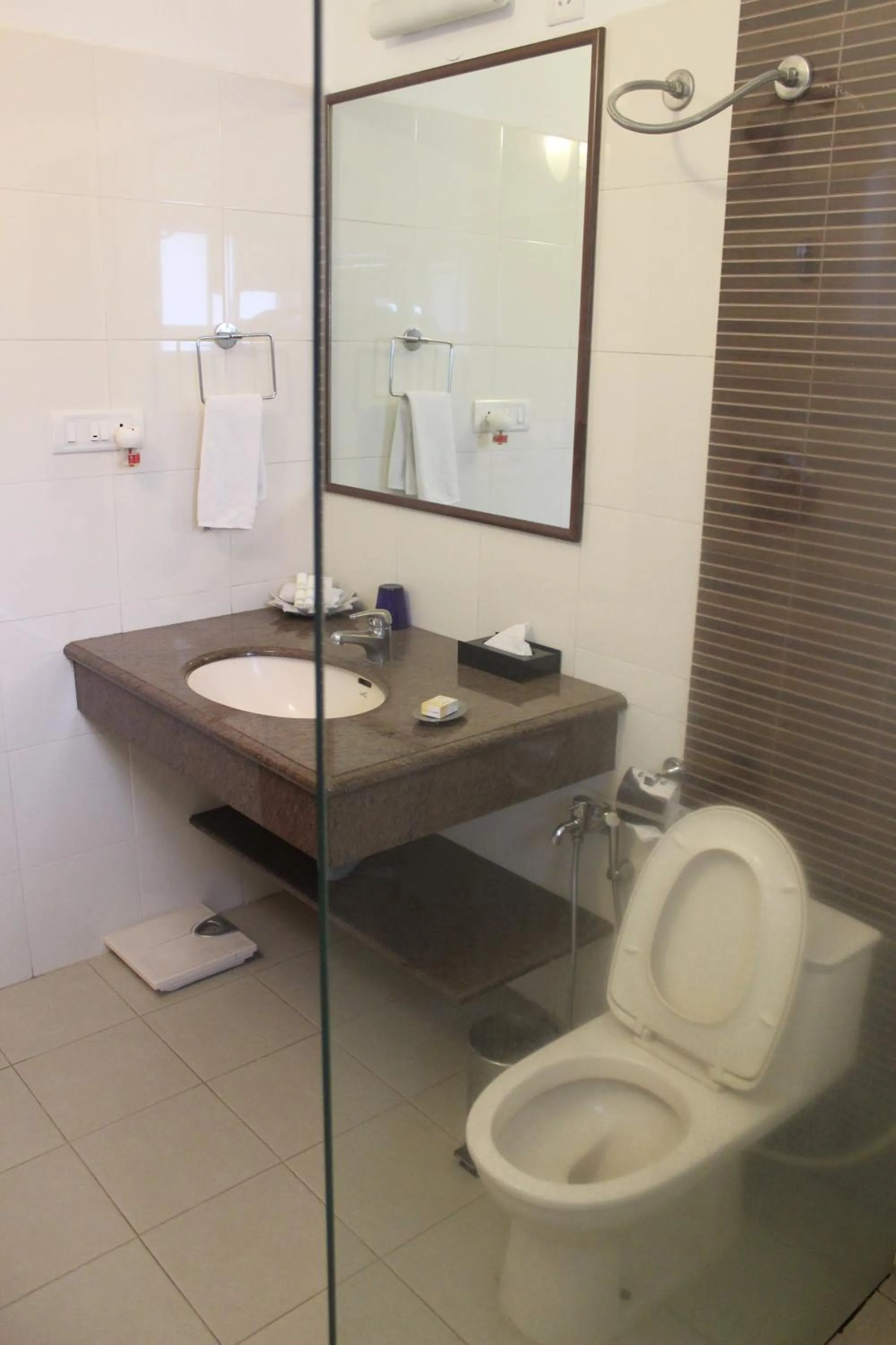 Shower in juSTa Off MG Road