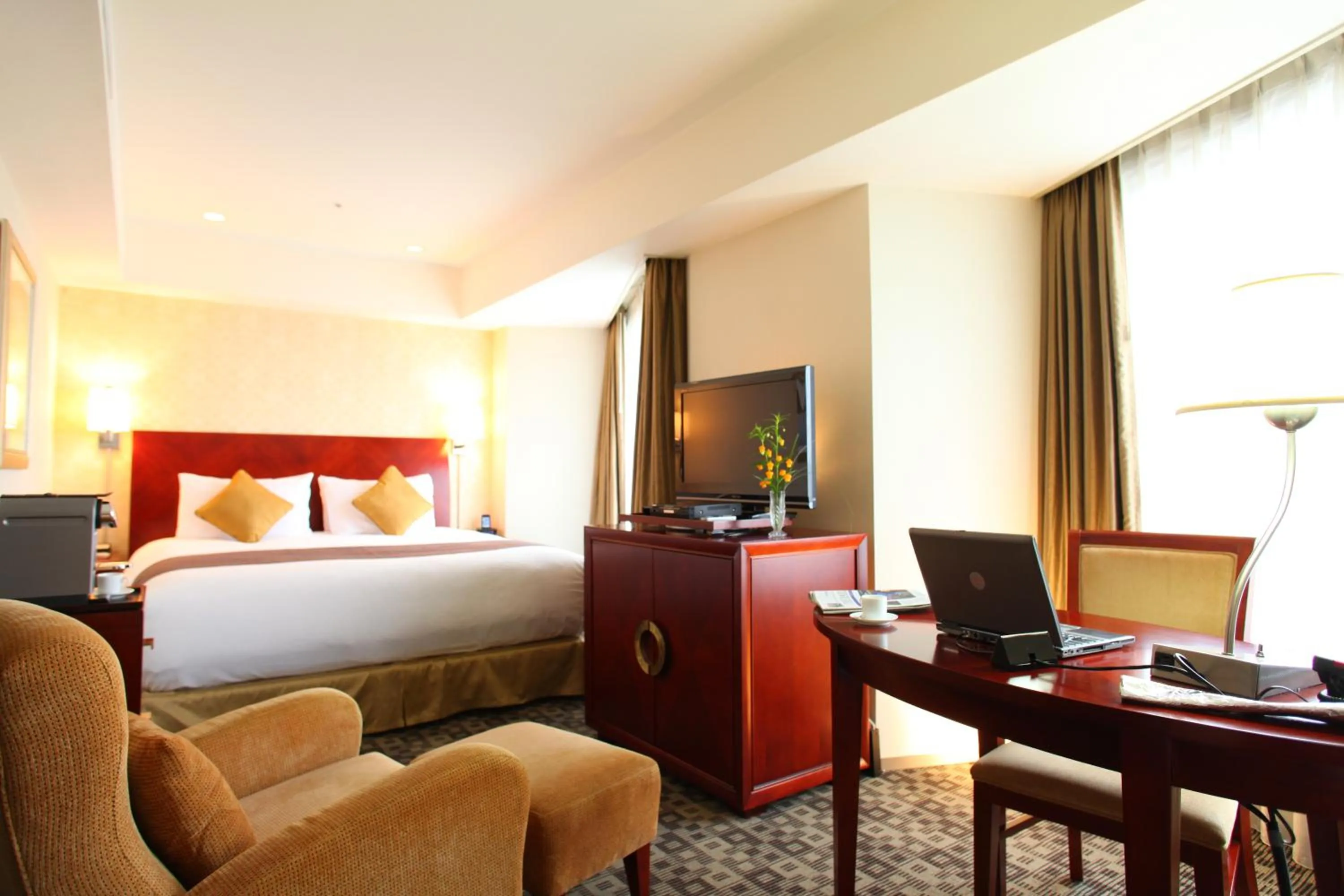 Photo of the whole room, Bed in International Resort Hotel Yurakujo