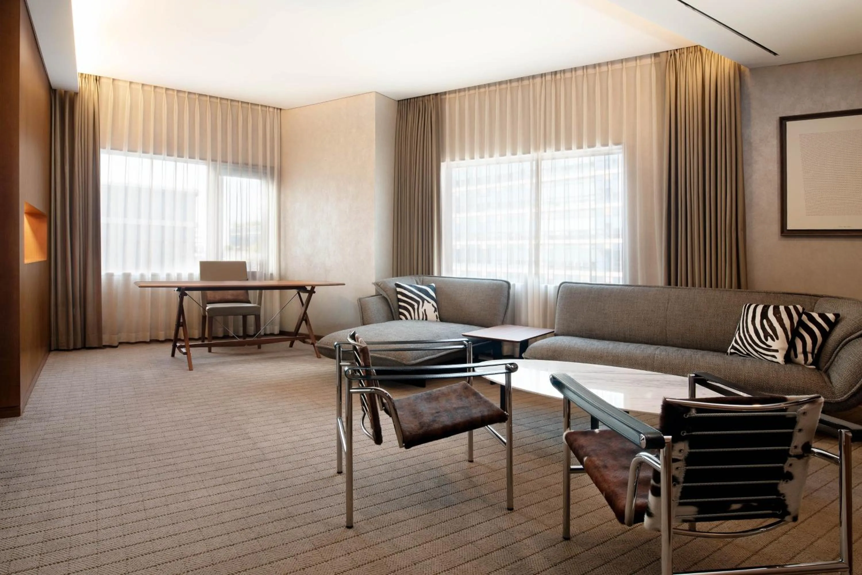 Living room in Four Points by Sheraton Seoul, Guro