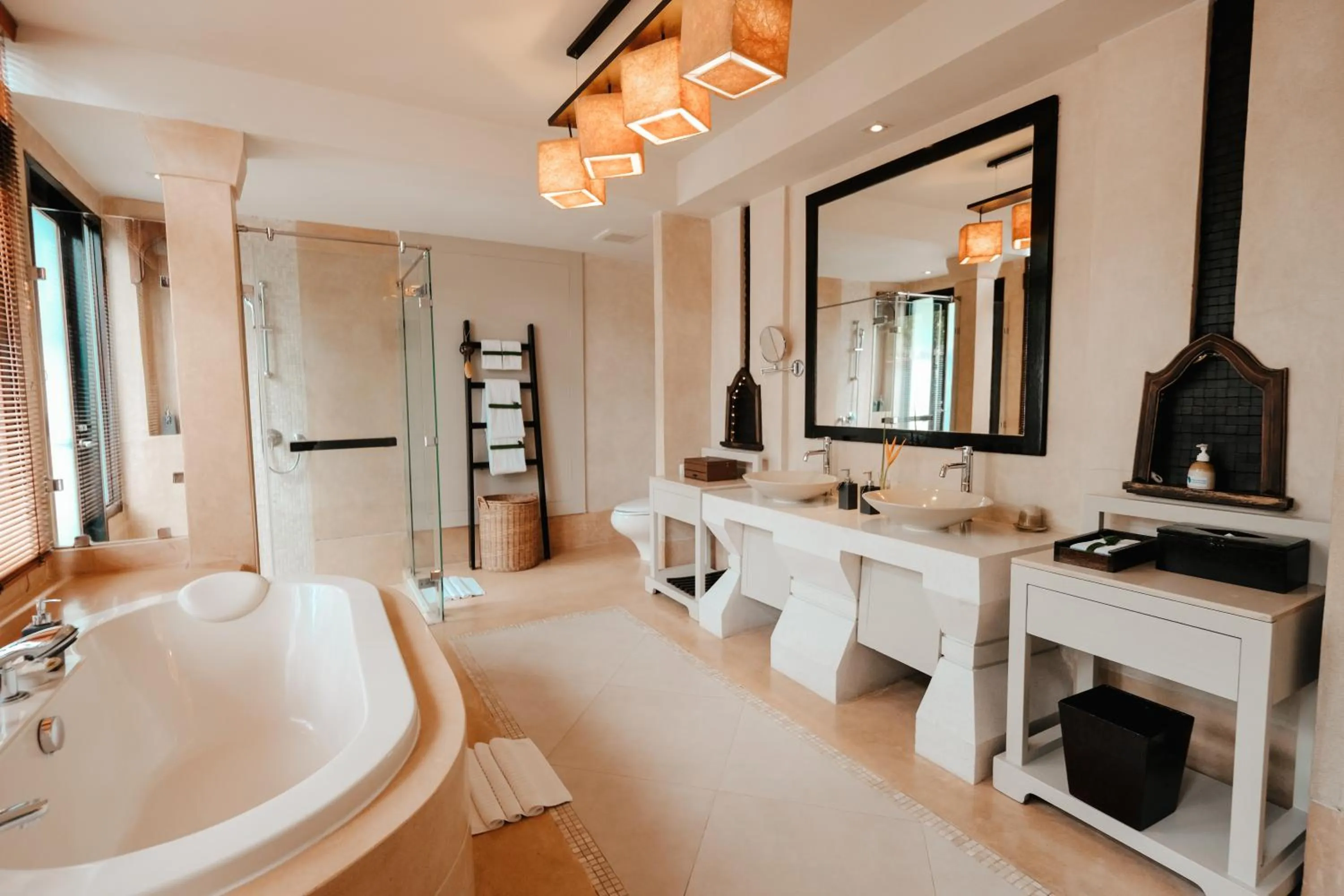 Bathroom in Melati Beach Resort & Spa