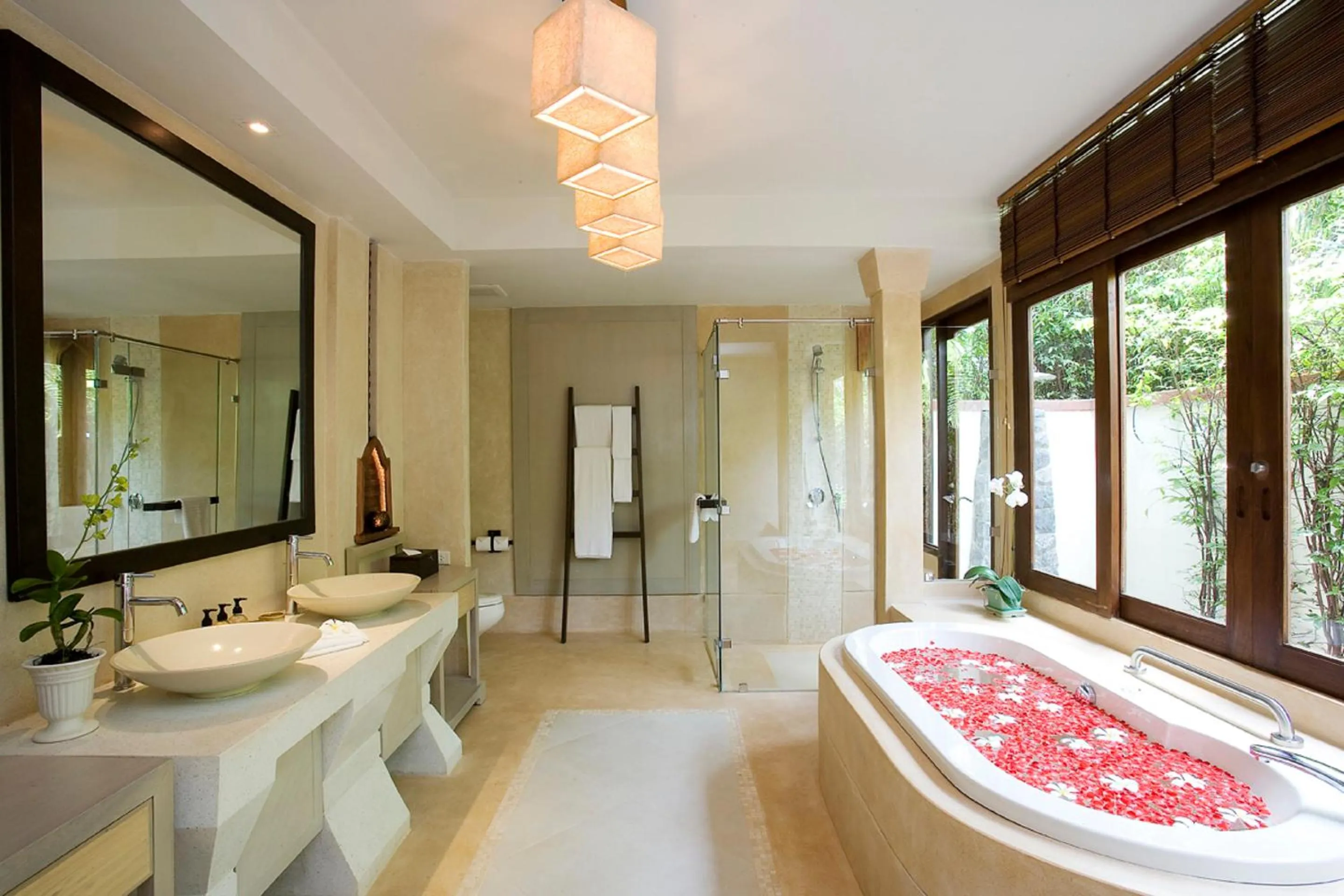 Bathroom in Melati Beach Resort & Spa