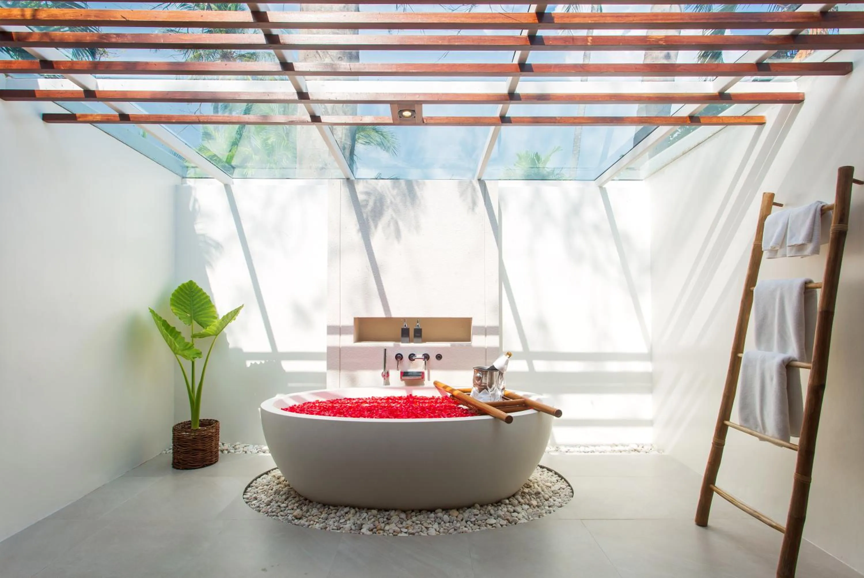 Bathroom in Chaweng Regent Beach Resort