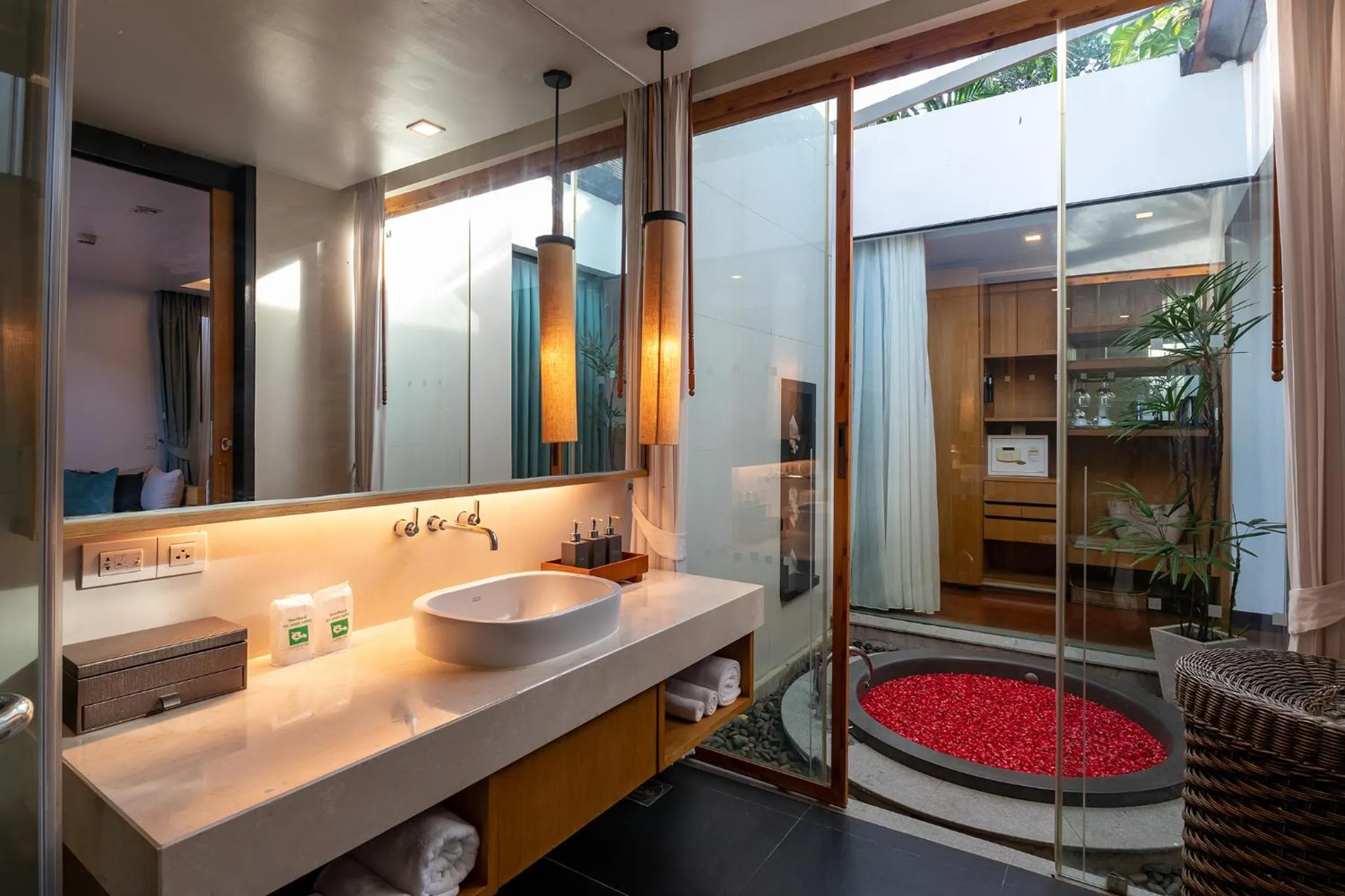 Bathroom in Chaweng Regent Beach Resort