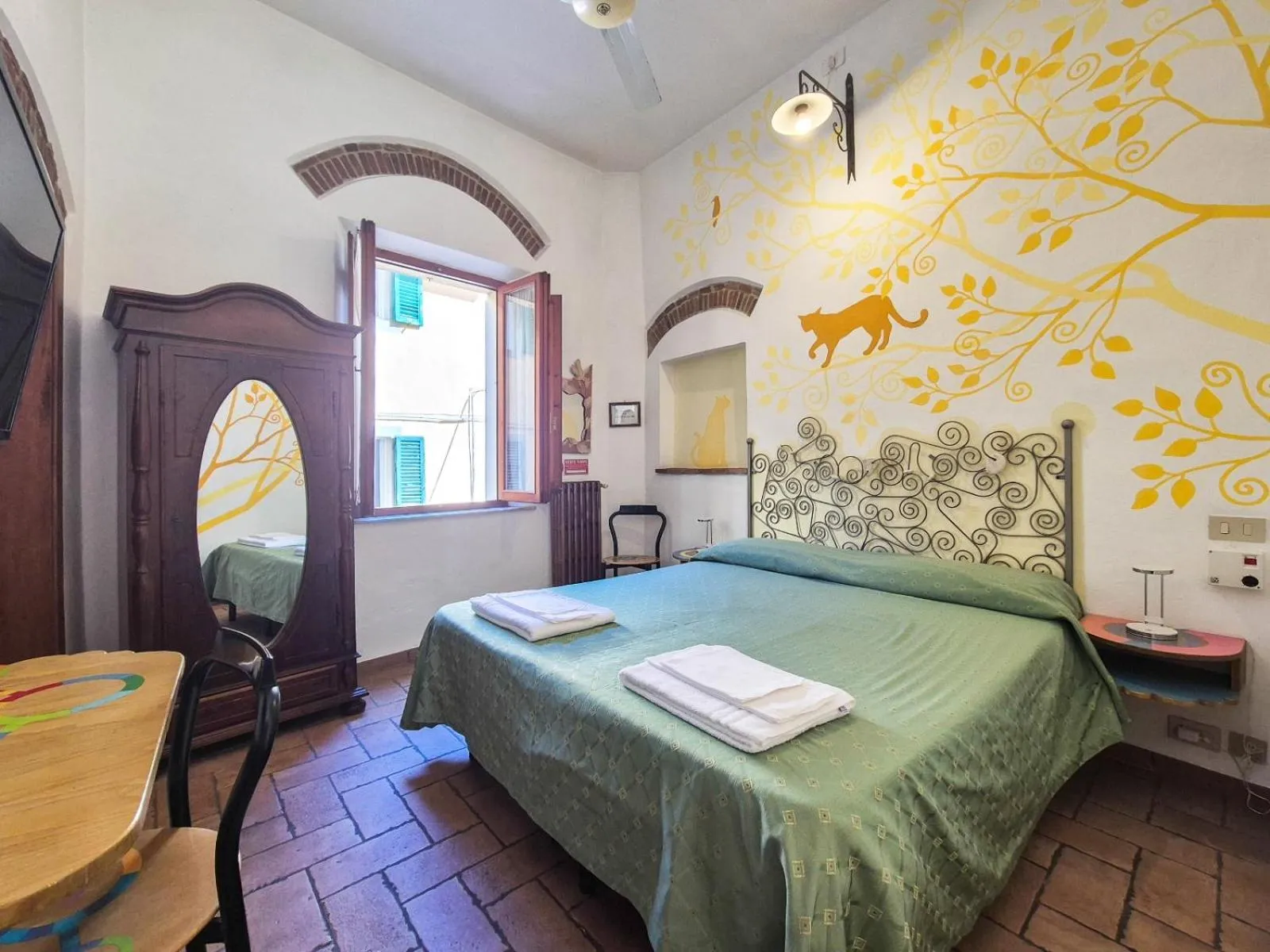 Bed in Helvetia Pisa Tower