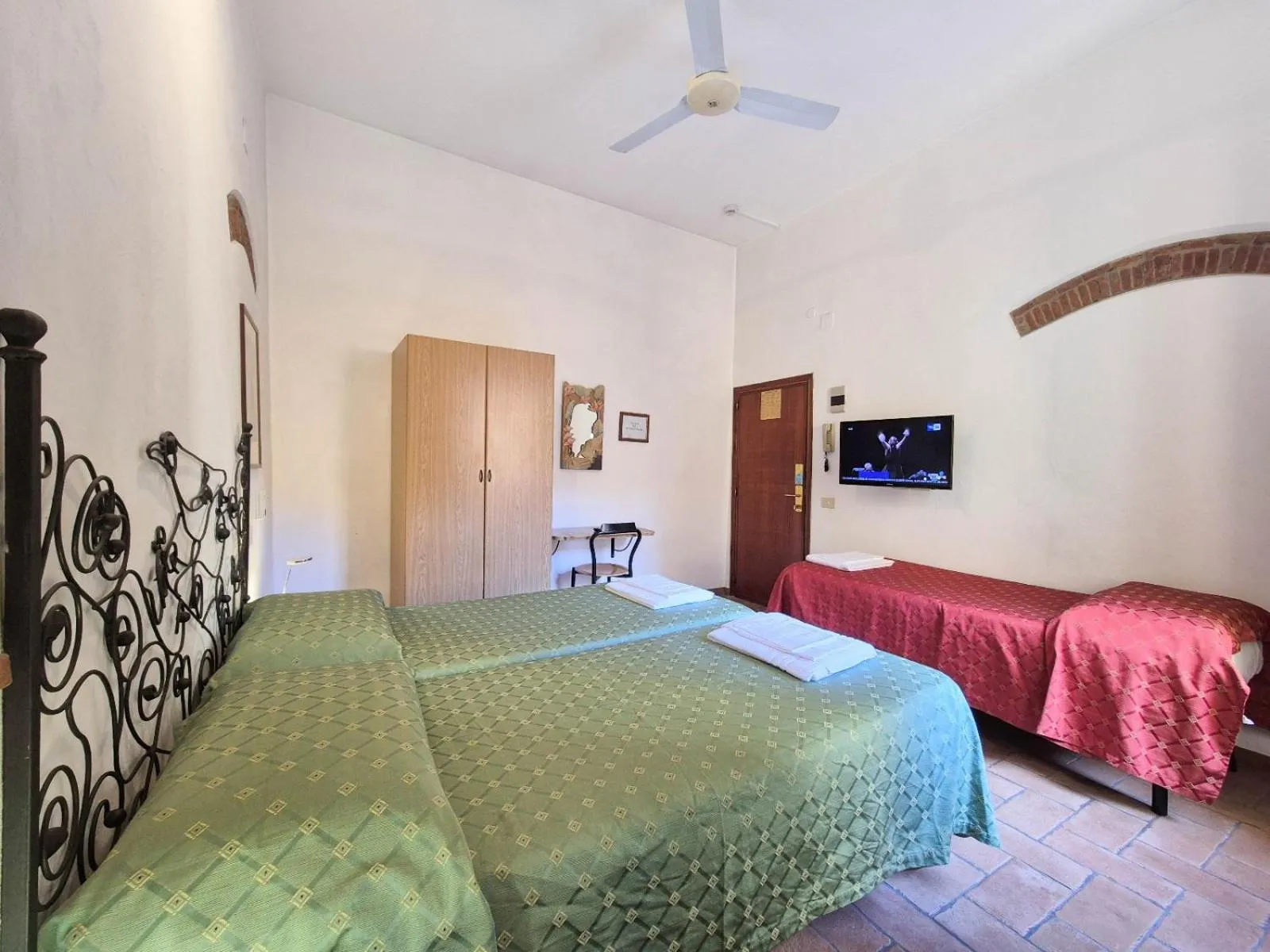 Bed in Helvetia Pisa Tower