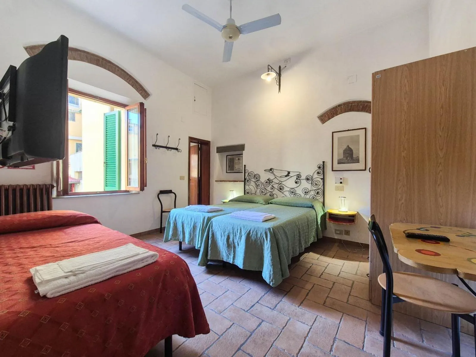 Bed in Helvetia Pisa Tower