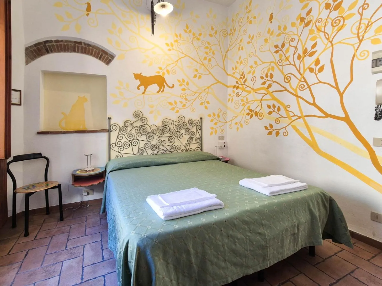 Bed in Helvetia Pisa Tower