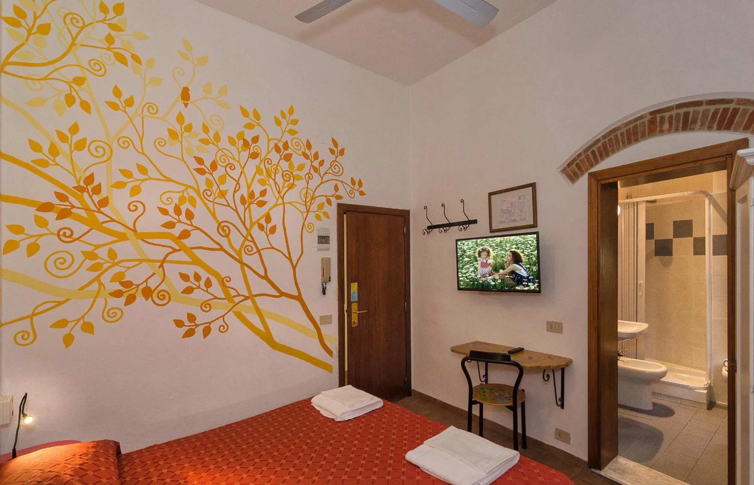 Communal lounge/ TV room, Bed in Helvetia Pisa Tower