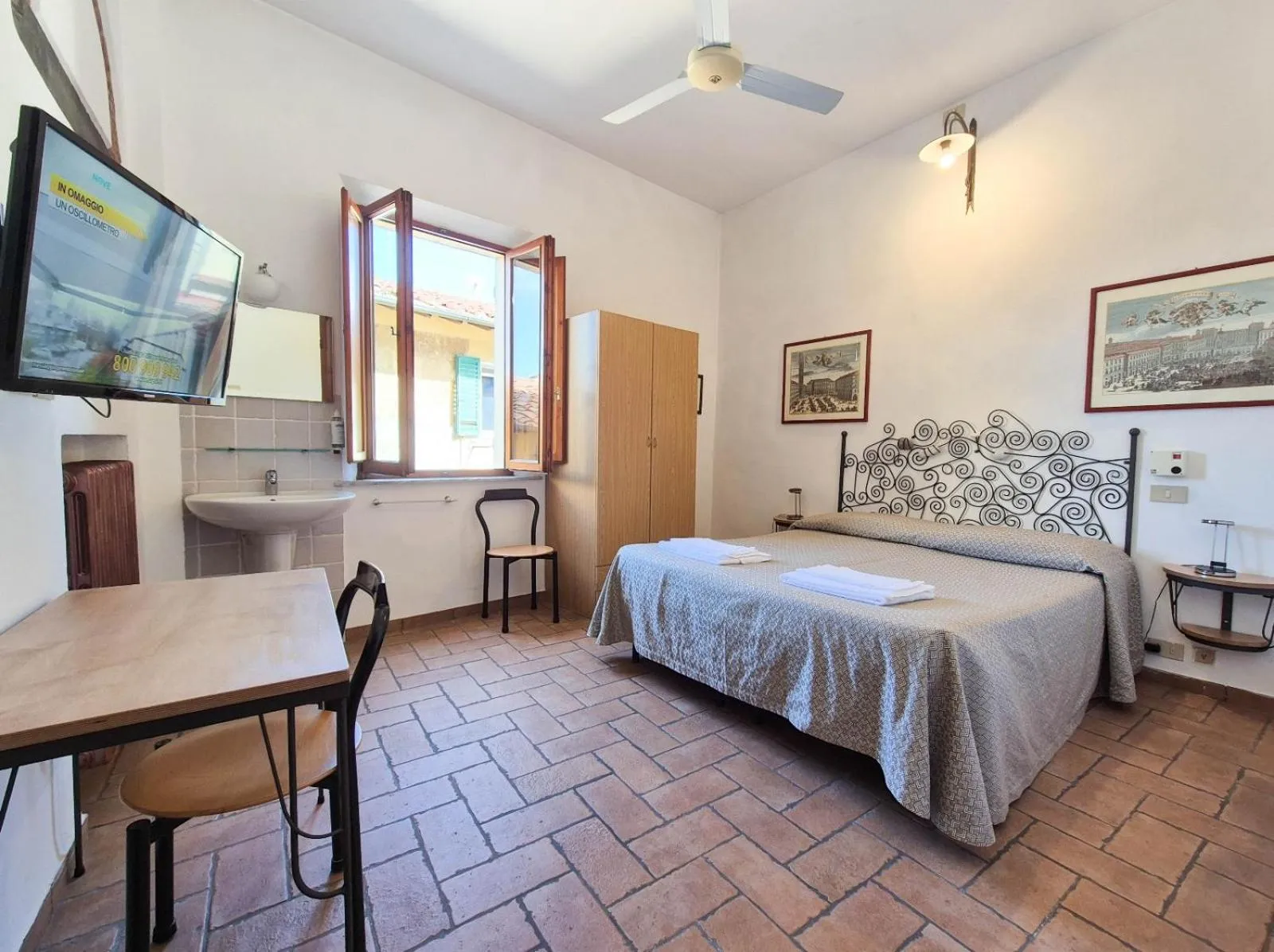 Bed in Helvetia Pisa Tower