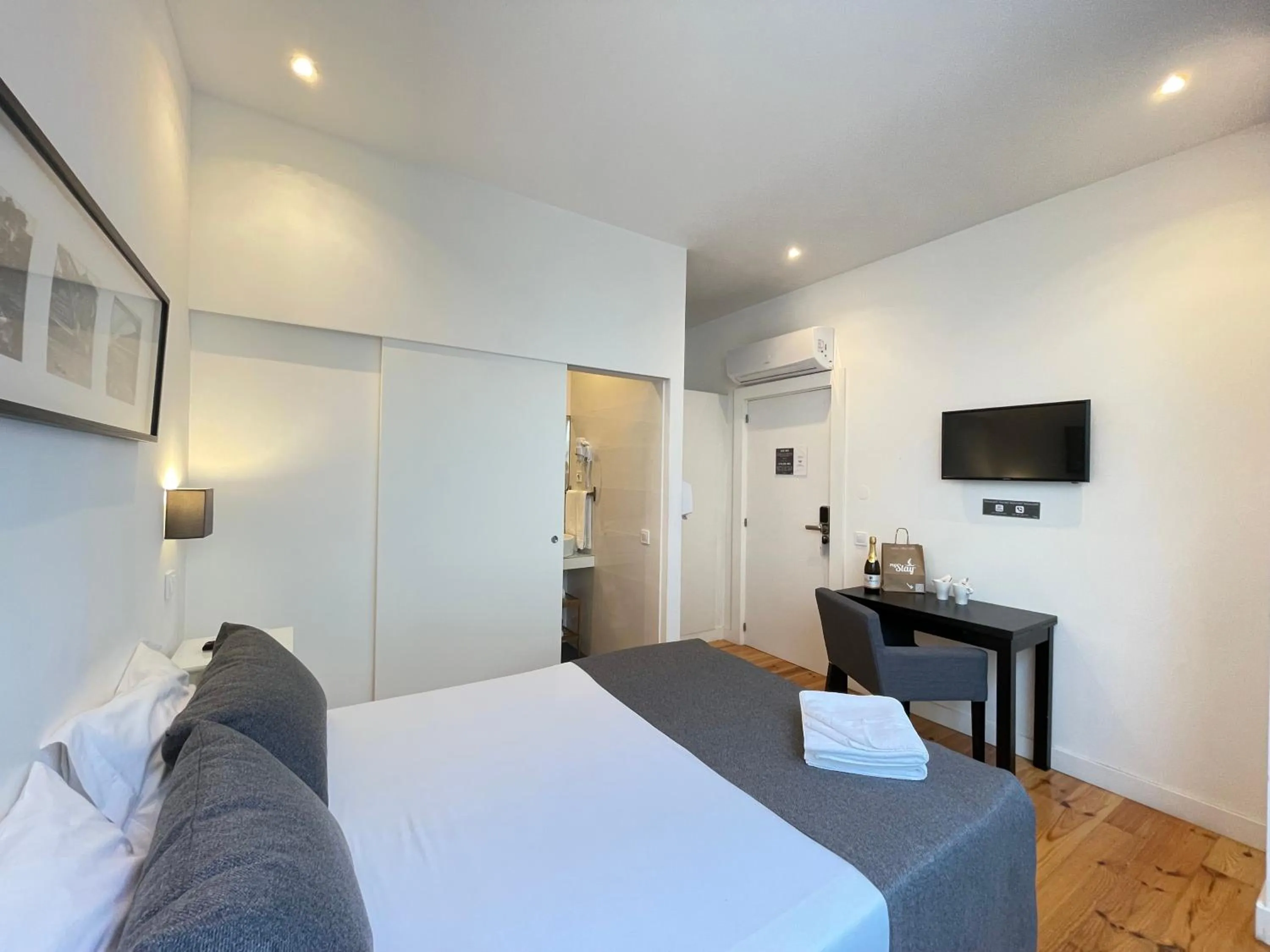 Bed in MyStay Porto Centro