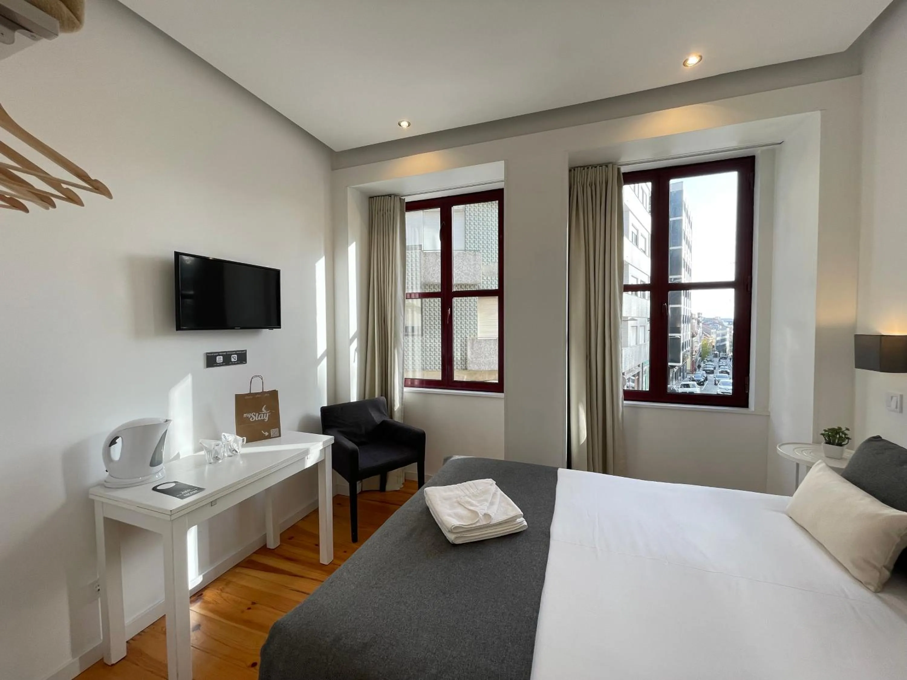Photo of the whole room, Bed in MyStay Porto Centro