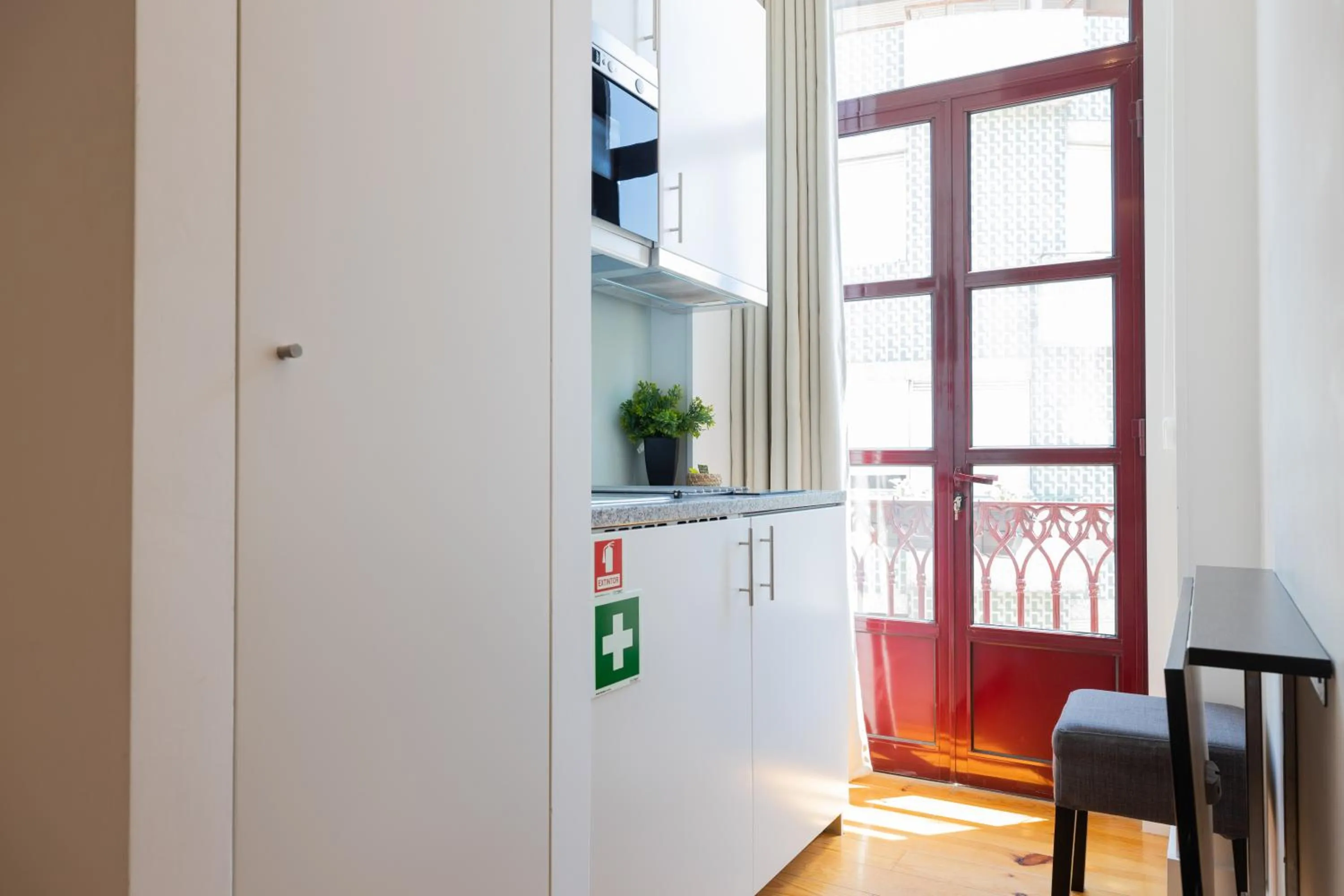 Kitchen or kitchenette in MyStay Porto Centro