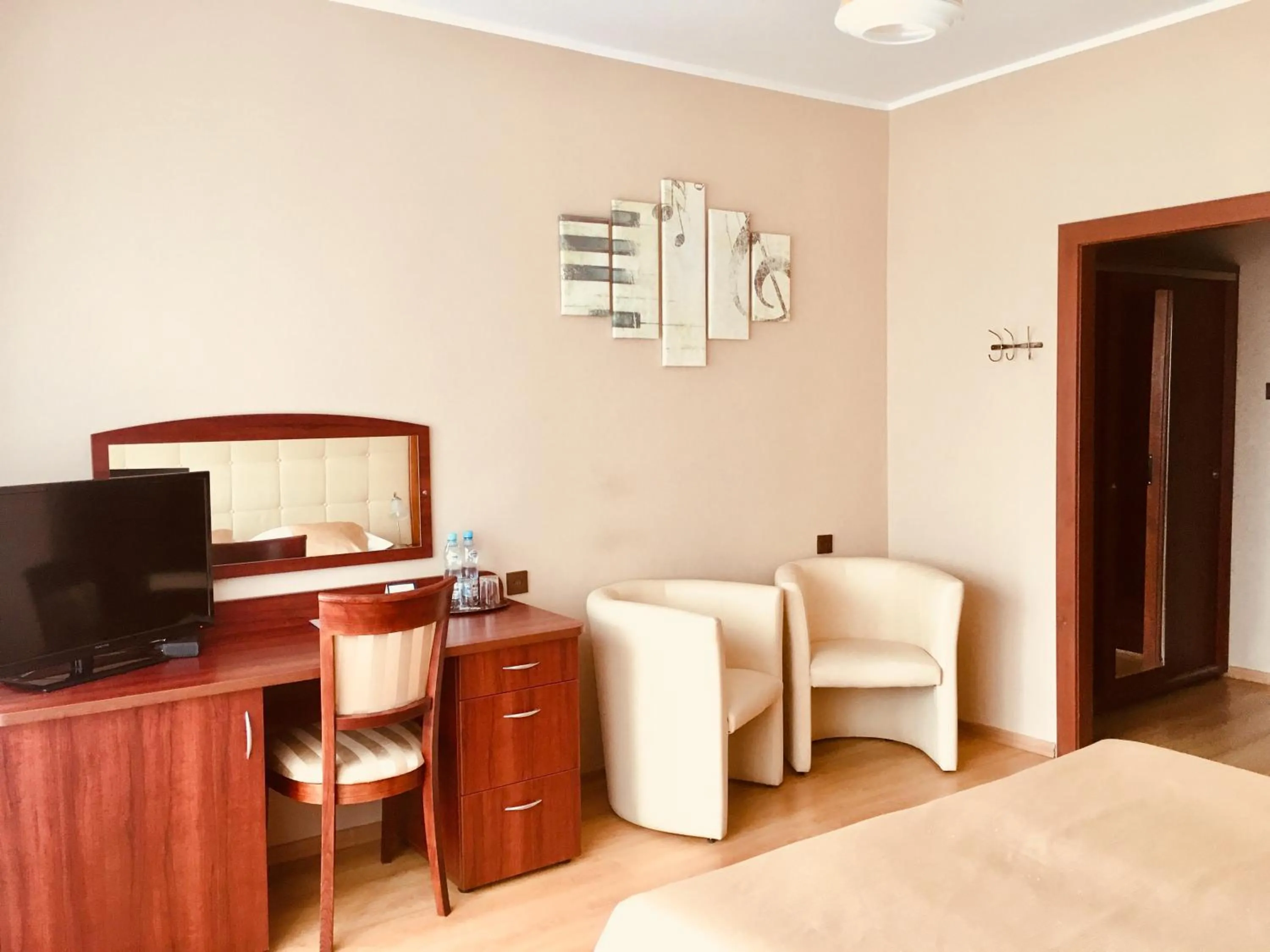 Photo of the whole room, Bed in Neptun