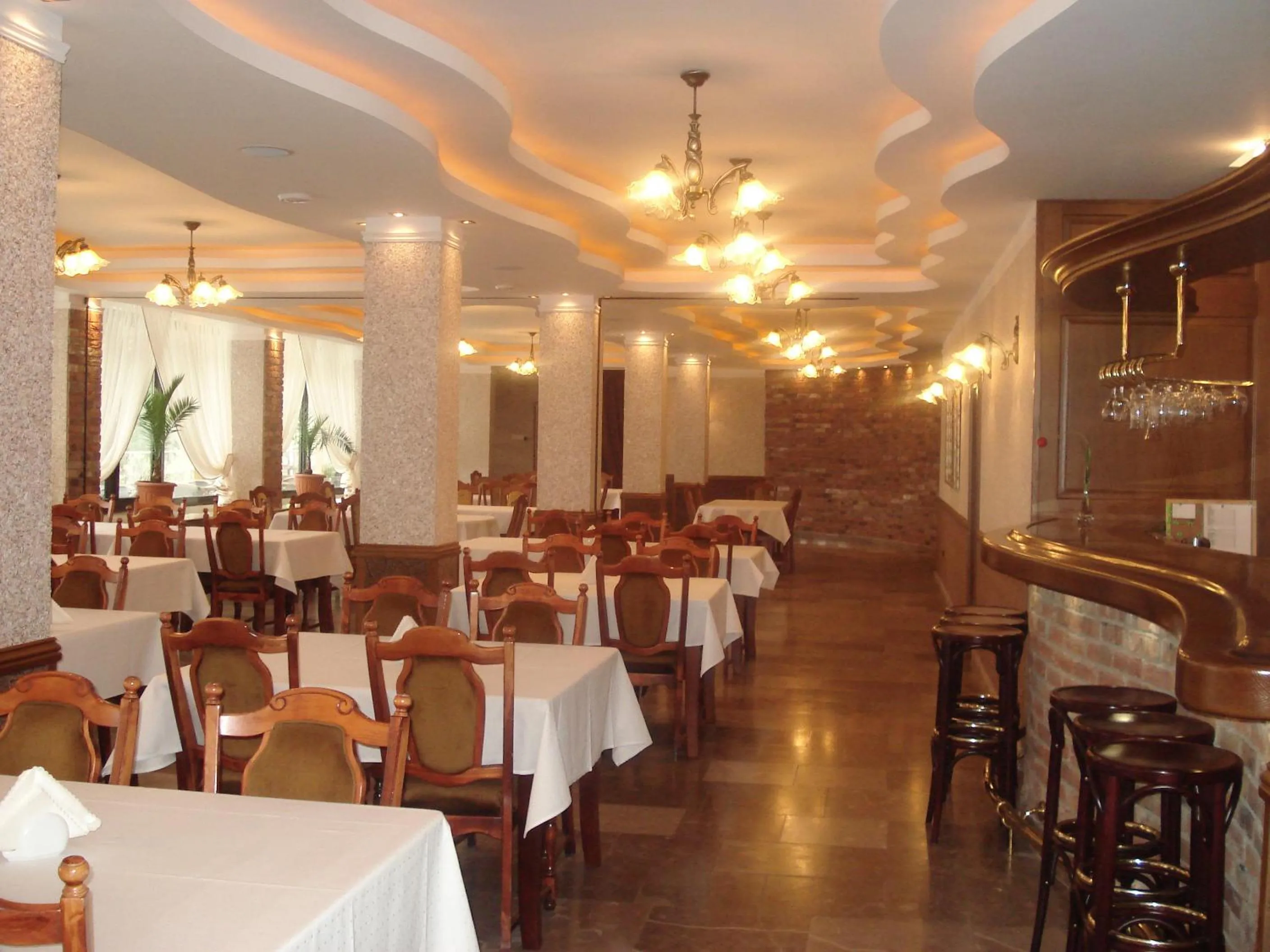 Restaurant/places to eat in Neptun