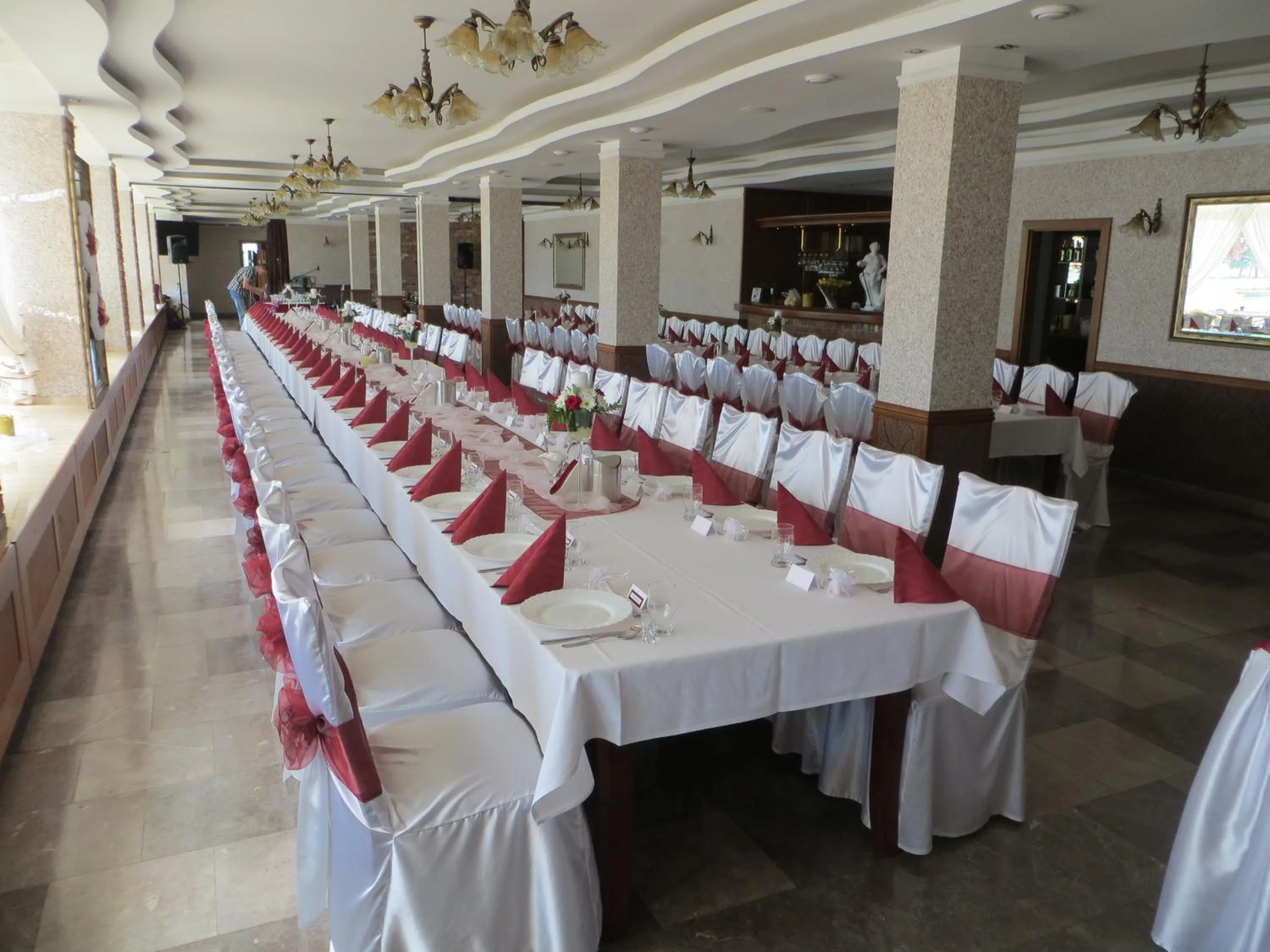 Restaurant/places to eat in Neptun