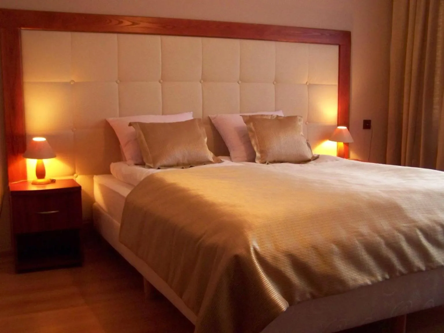 Photo of the whole room, Bed in Neptun