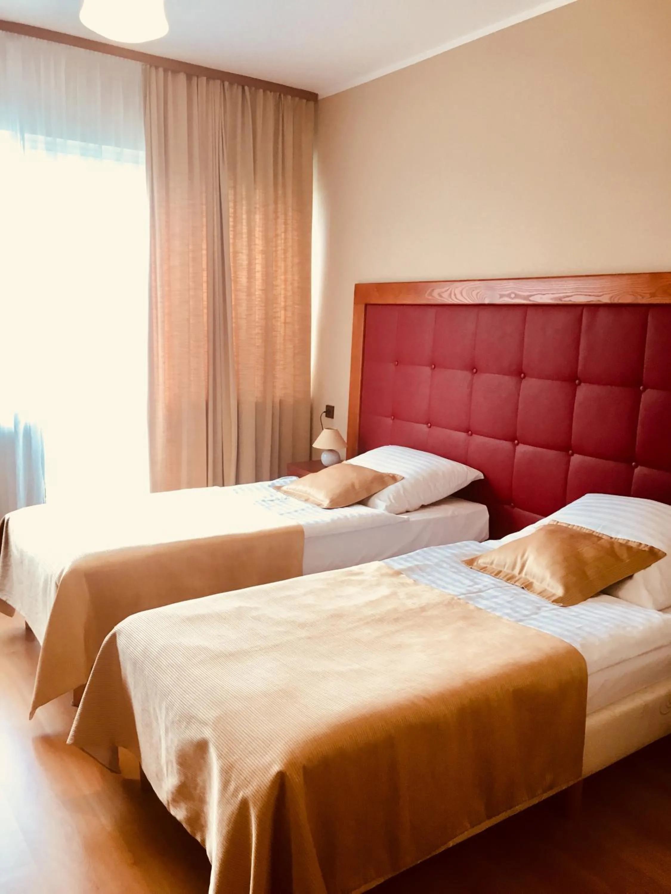 Photo of the whole room, Bed in Neptun