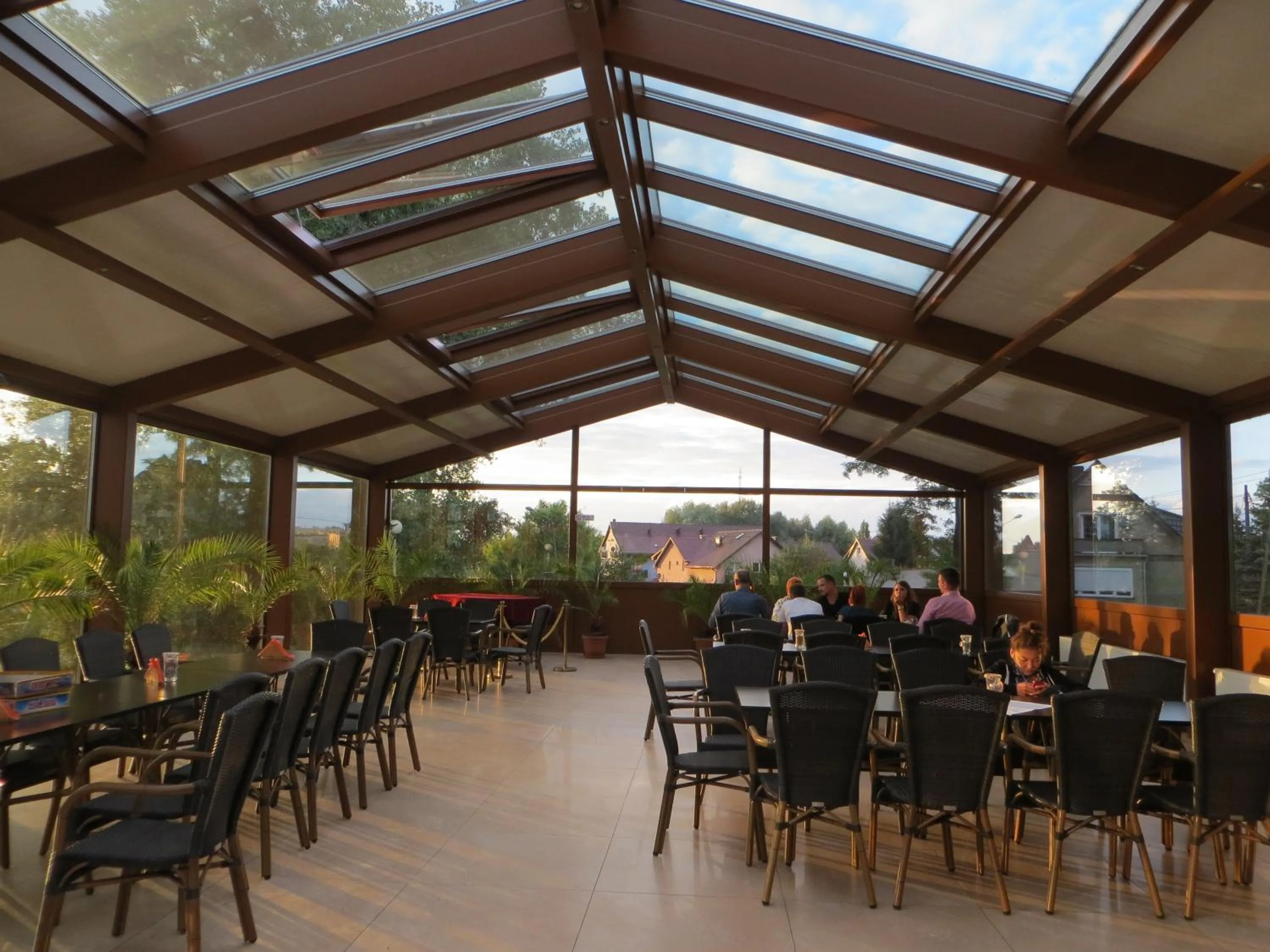 Restaurant/places to eat in Neptun