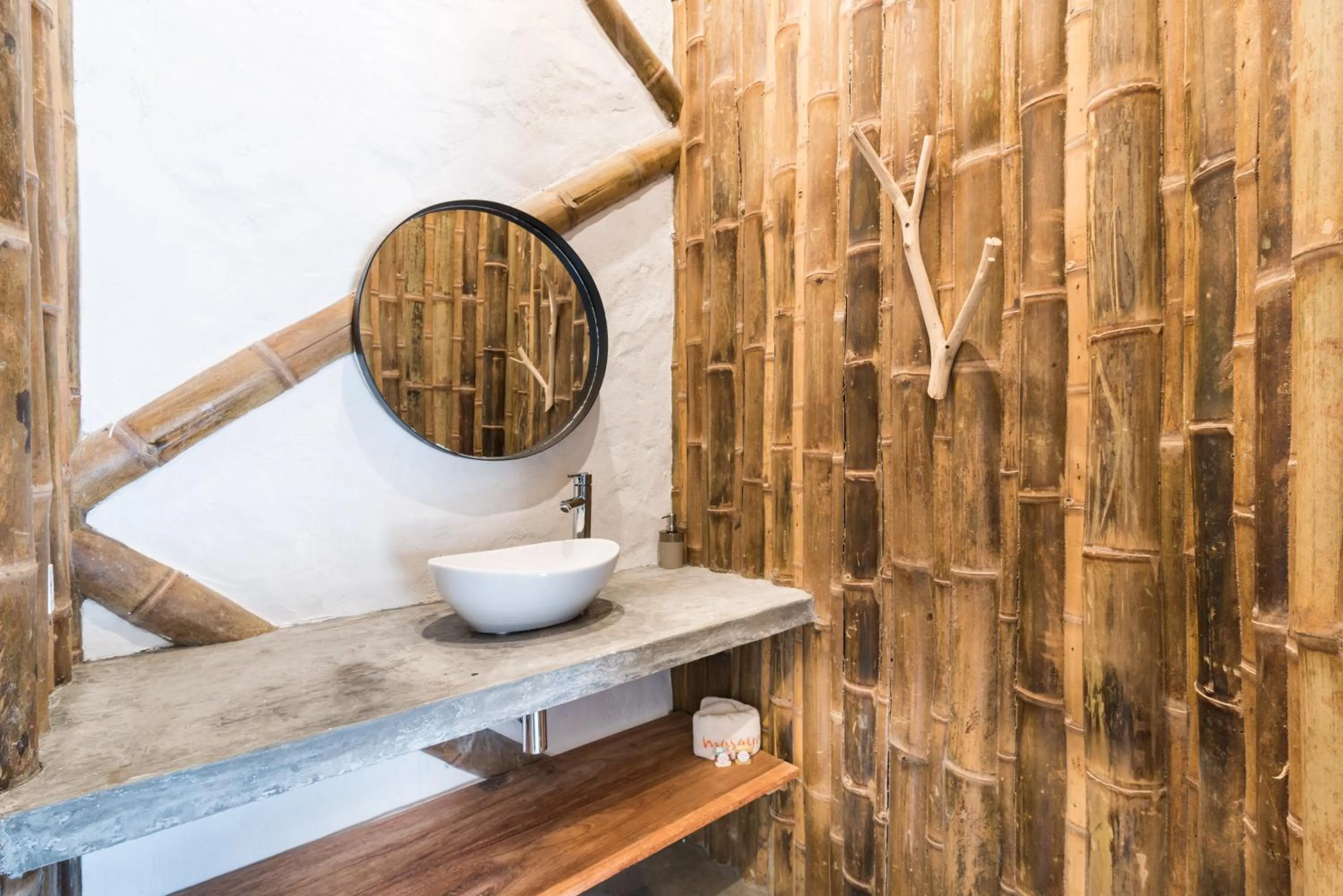 Bathroom in Ceiba by Masaya Collection