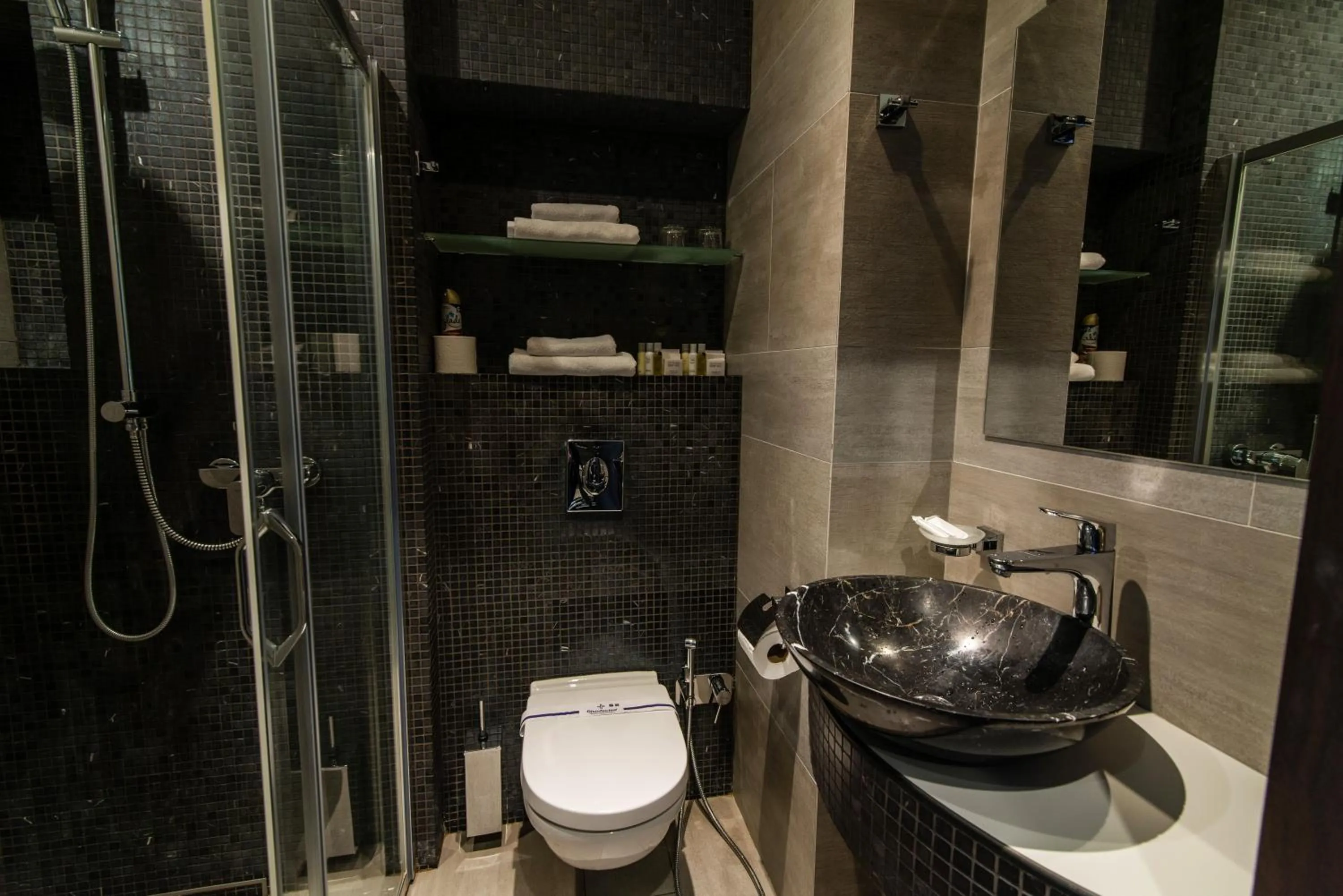 Shower in Bartolomeo