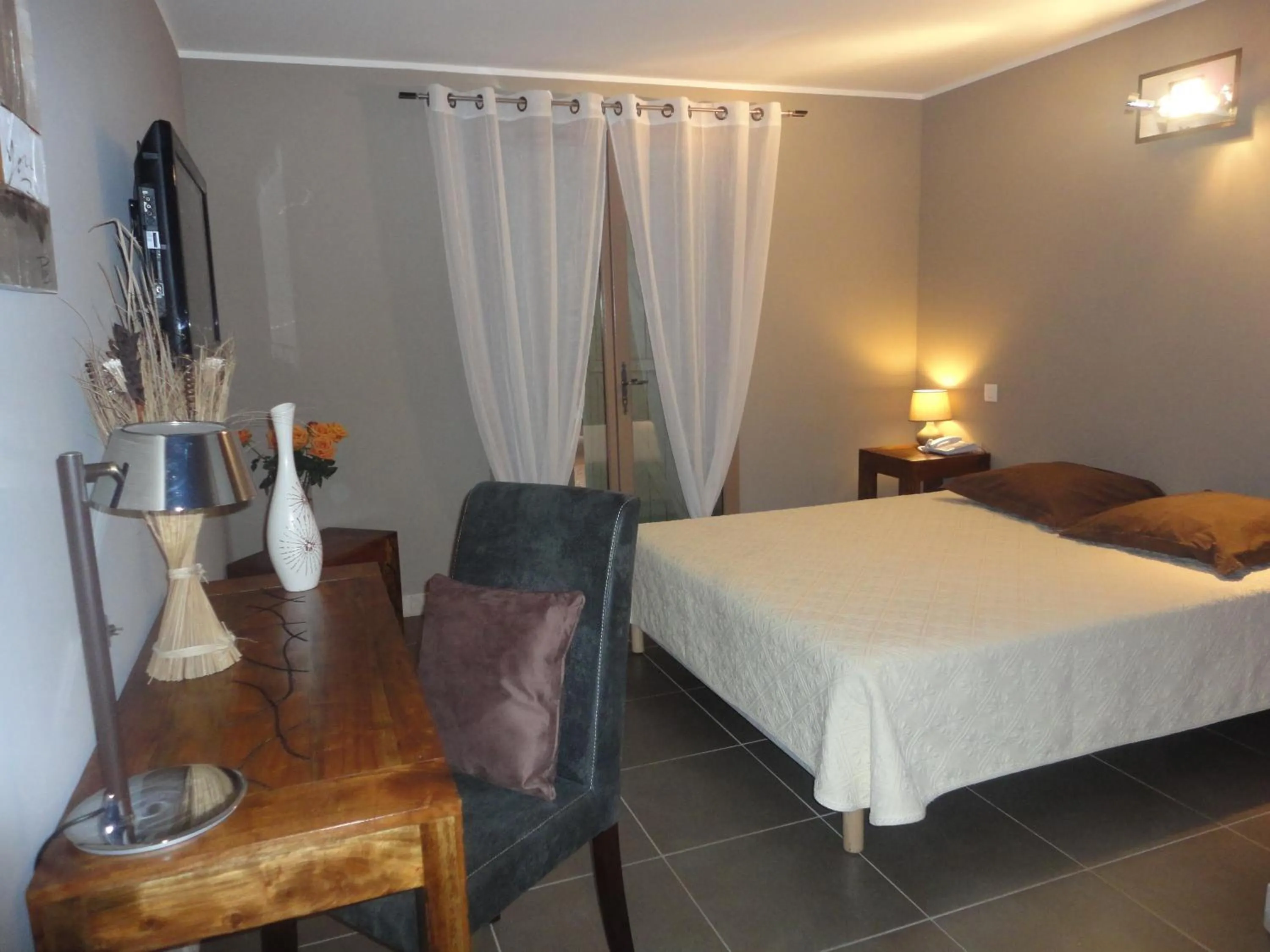 Bedroom, Bed in l'Hotellerie Kouros