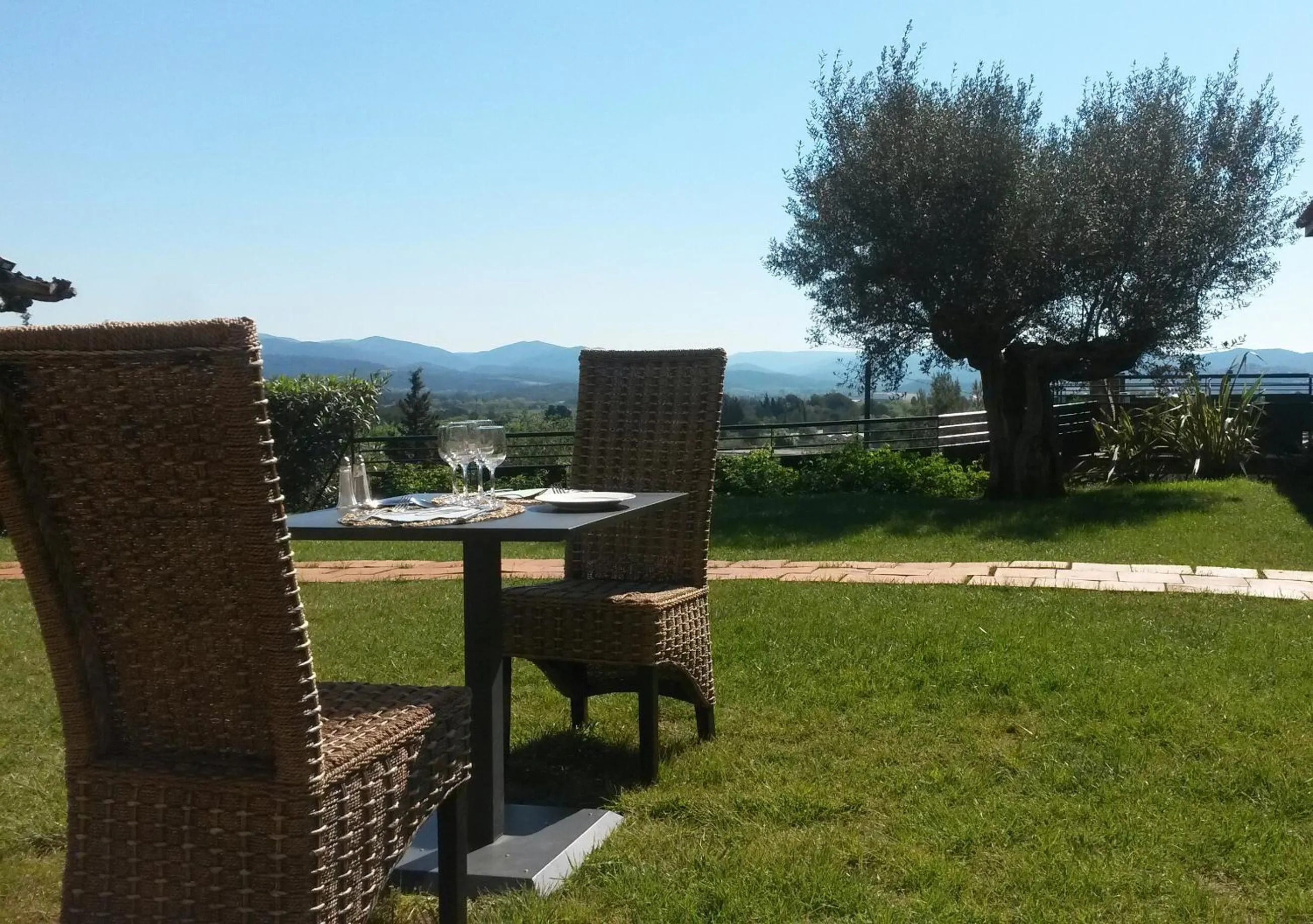 Garden view in l'Hotellerie Kouros