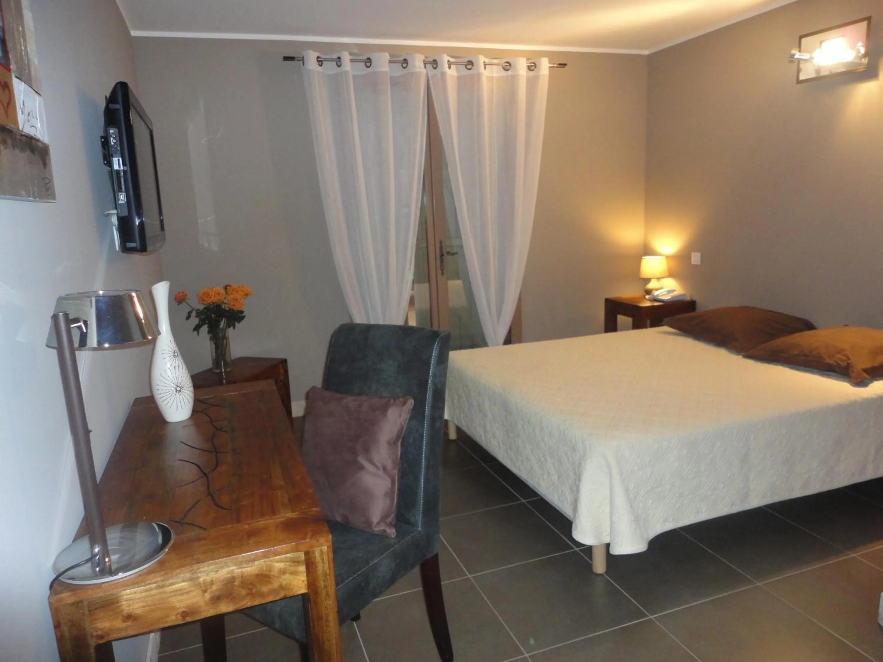 Bedroom, Bed in l'Hotellerie Kouros