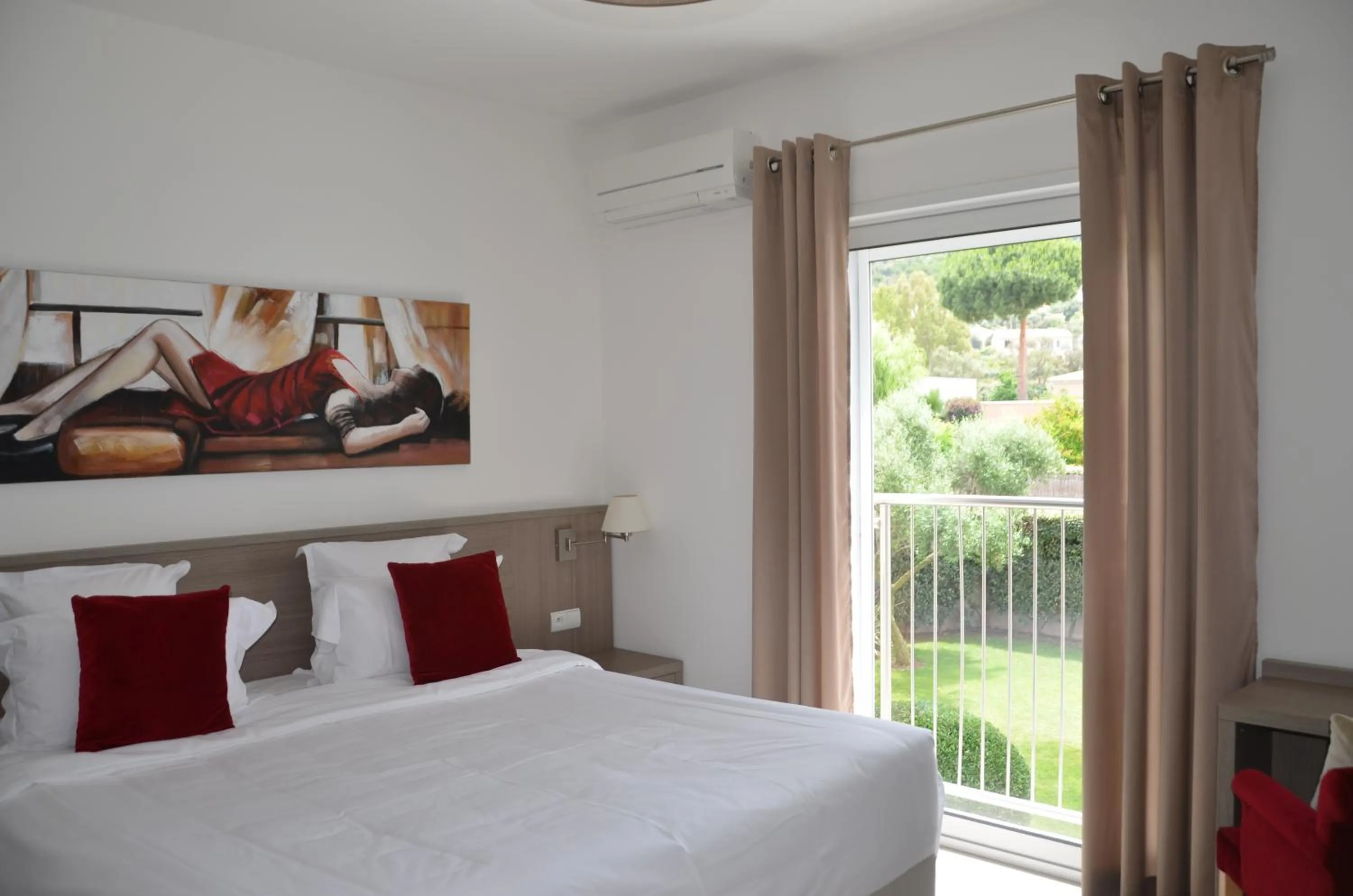 Bed in Domaine Villas Mandarine Private Pools & Spa