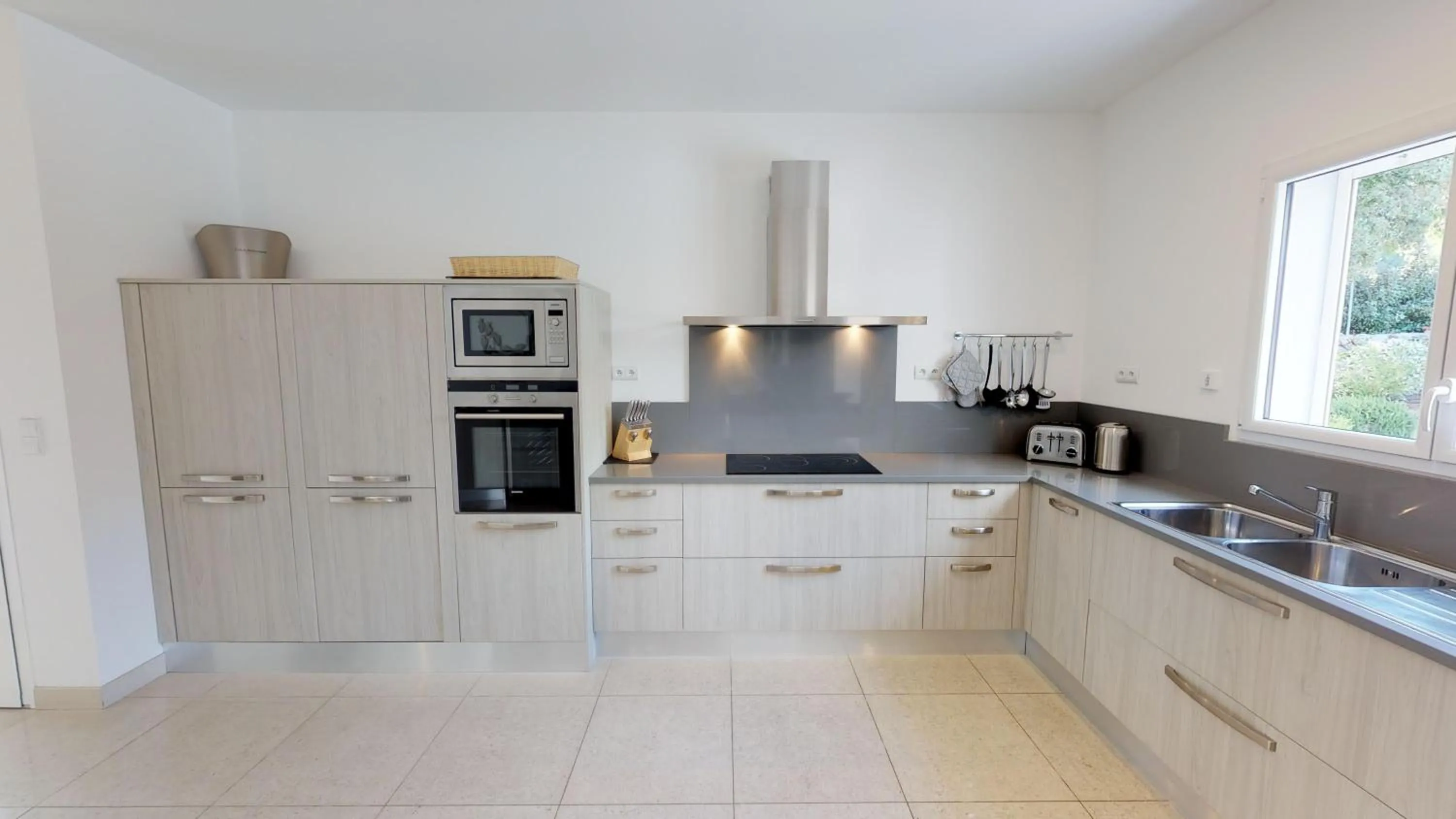 dishwasher in Domaine Villas Mandarine Private Pools & Spa