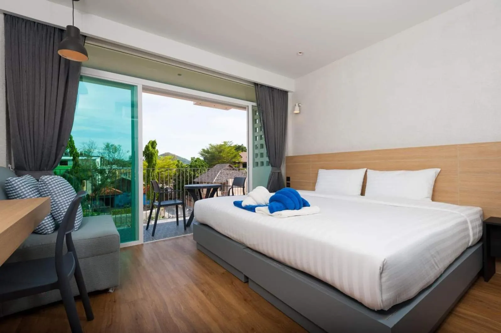 Bedroom, Bed in Sairee Hut Resort Koh Tao