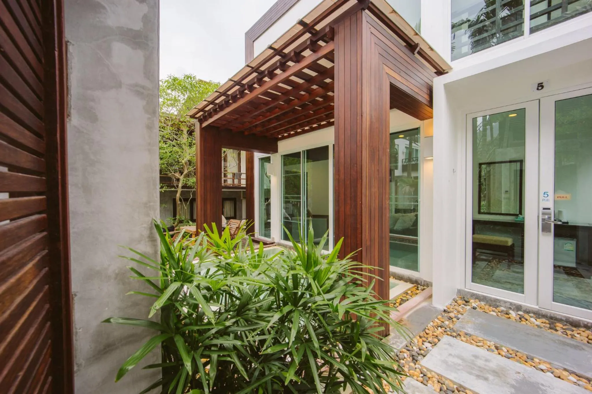 Property building in Sairee Hut Resort Koh Tao