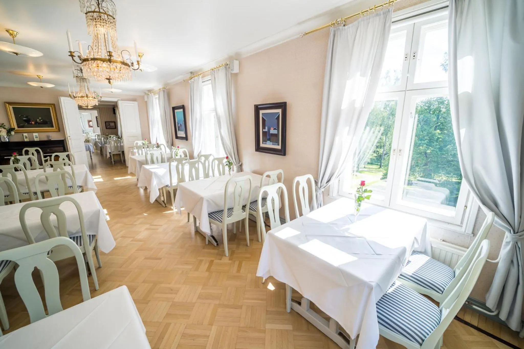 Dining area in Karolineburg Manor House Hotel