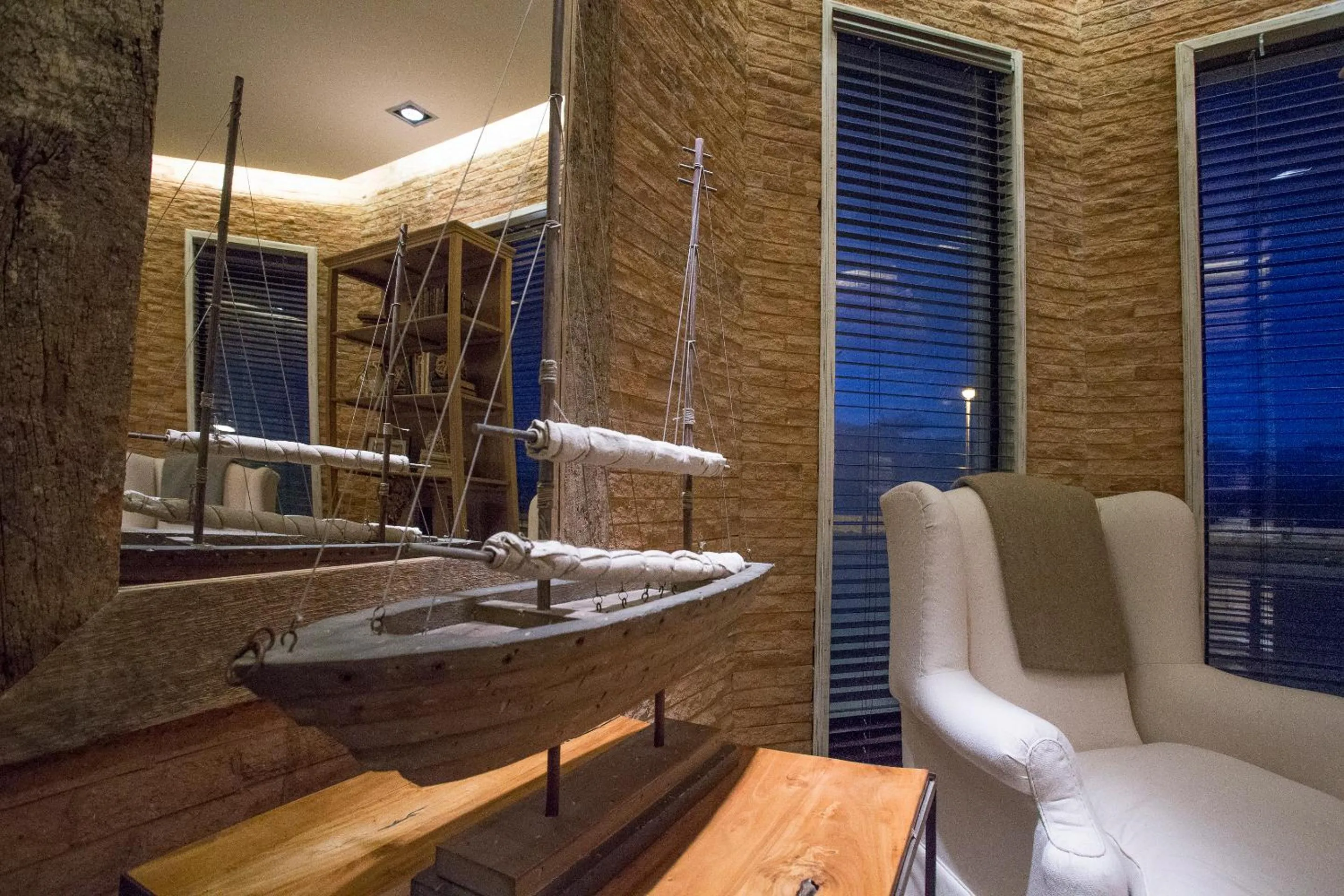 Library in Hotel Costaustralis