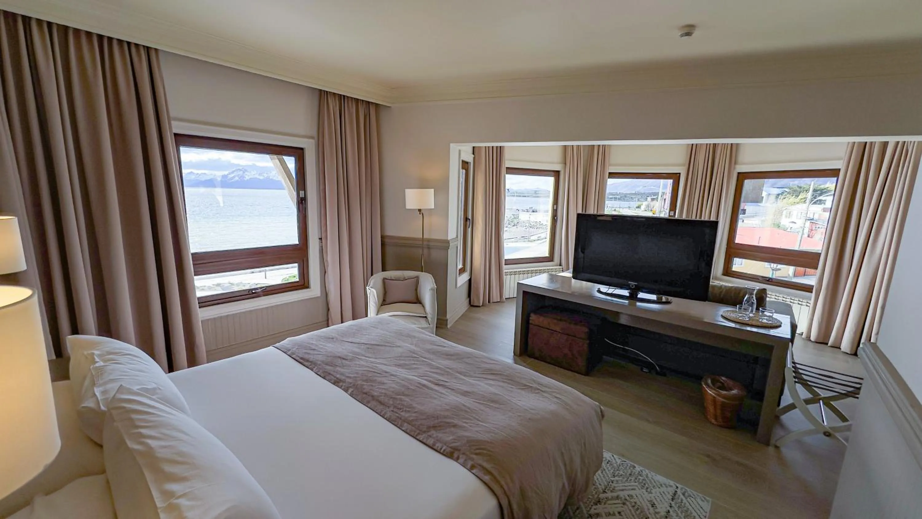 TV and multimedia, Bed in Hotel Costaustralis