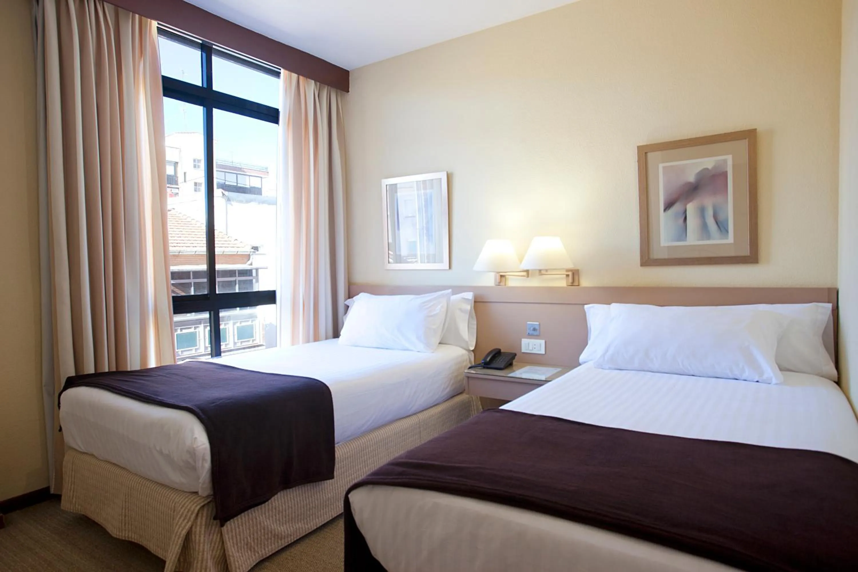 Bedroom, Bed in Espahotel Plaza Basílica