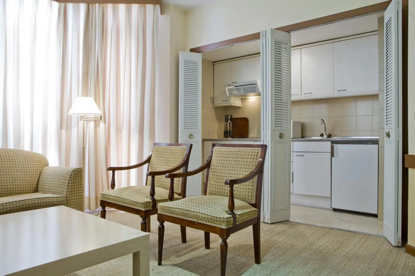 Kitchen or kitchenette in Espahotel Plaza Basílica