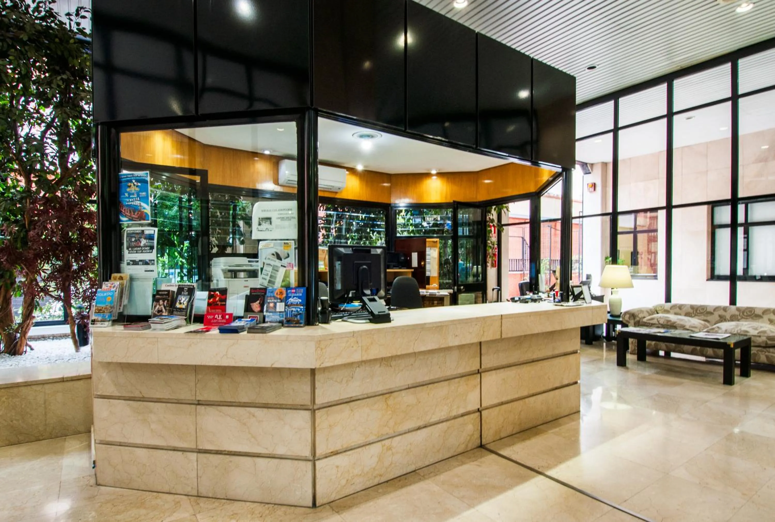 Lobby or reception in Espahotel Plaza Basílica