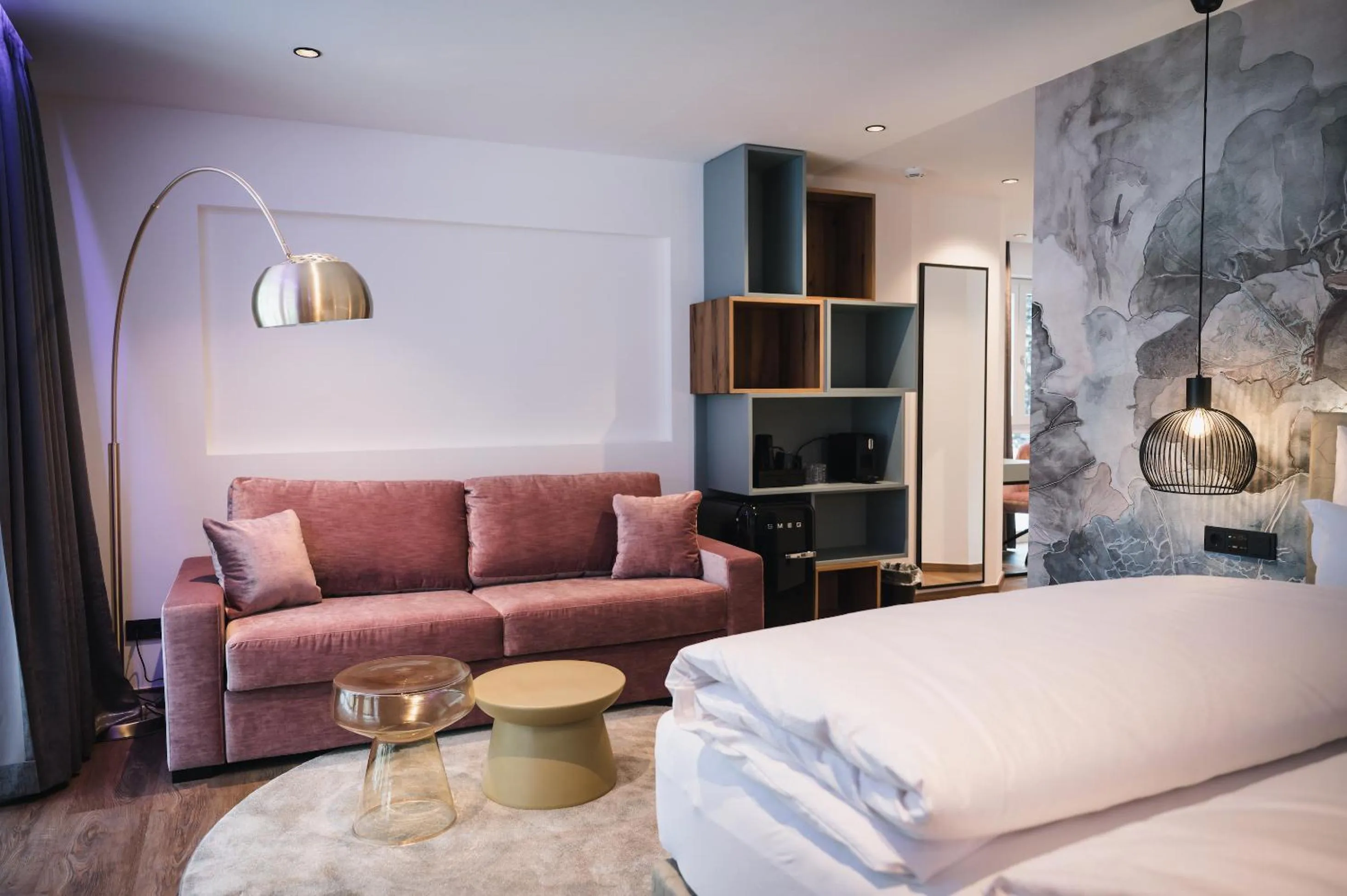 Seating area, Bed in Berghotel Hochfügen