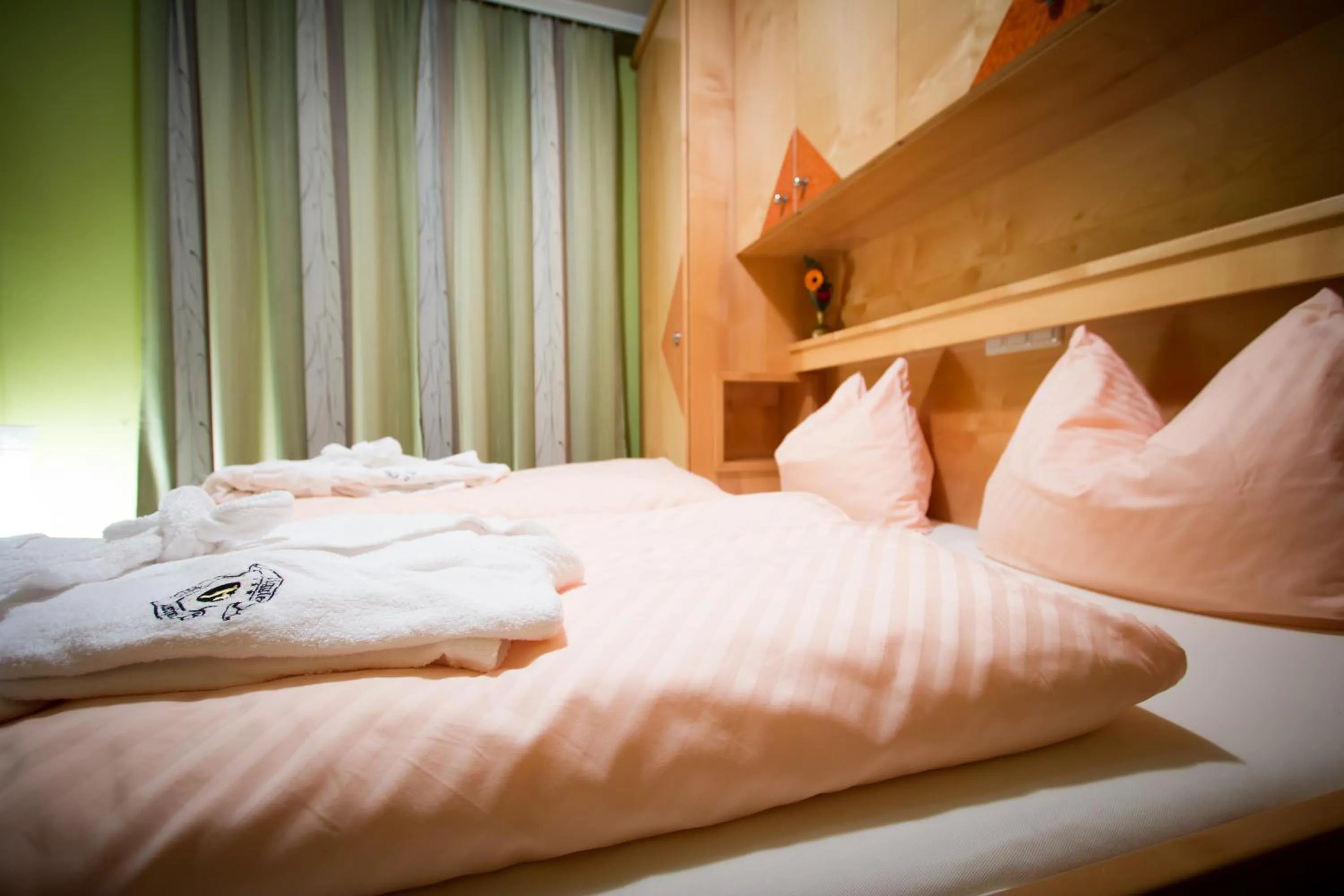 Decorative detail, Bed in Hotel Gasthof Brüggler