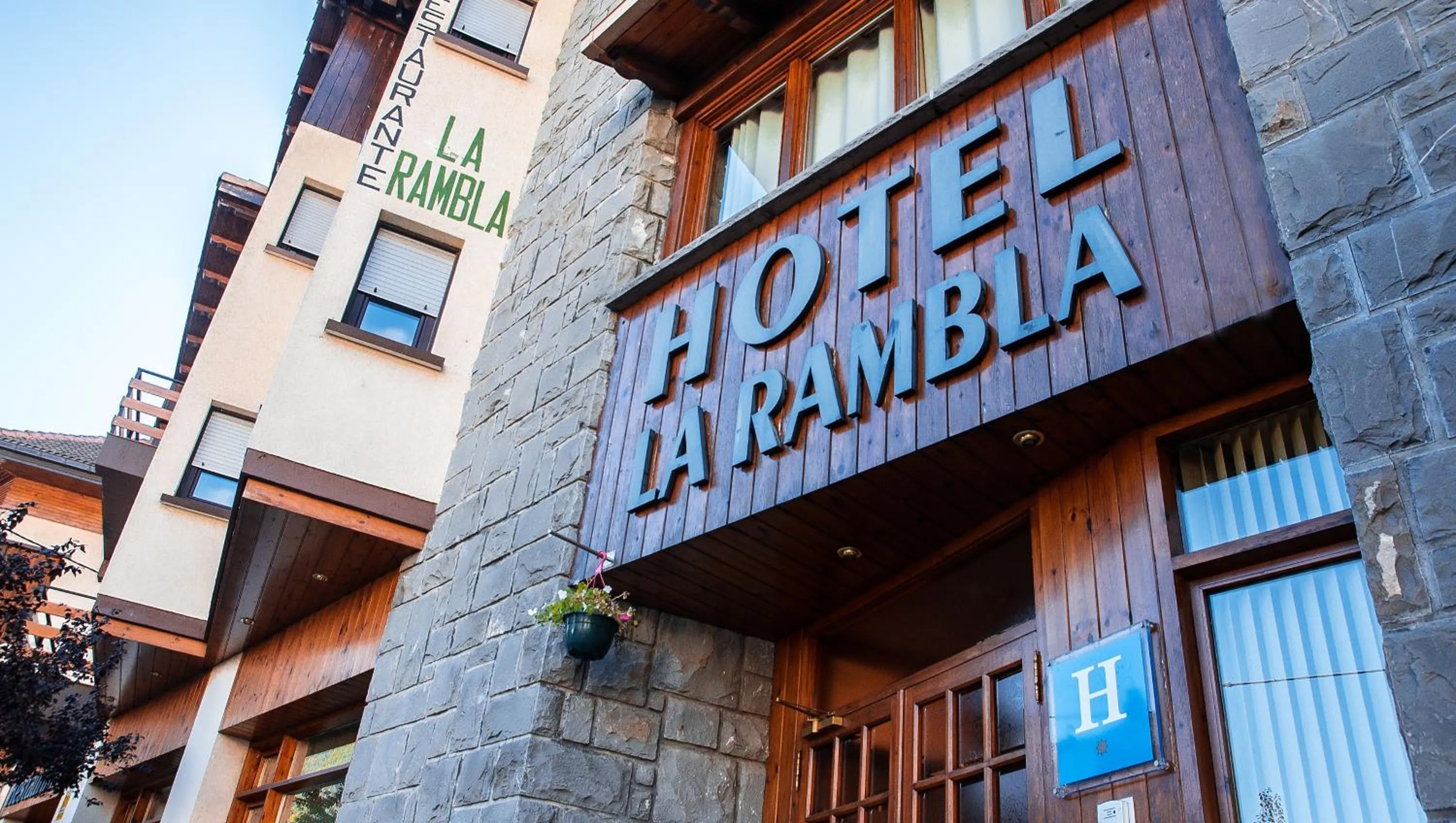 Property building in Hotel La Rambla