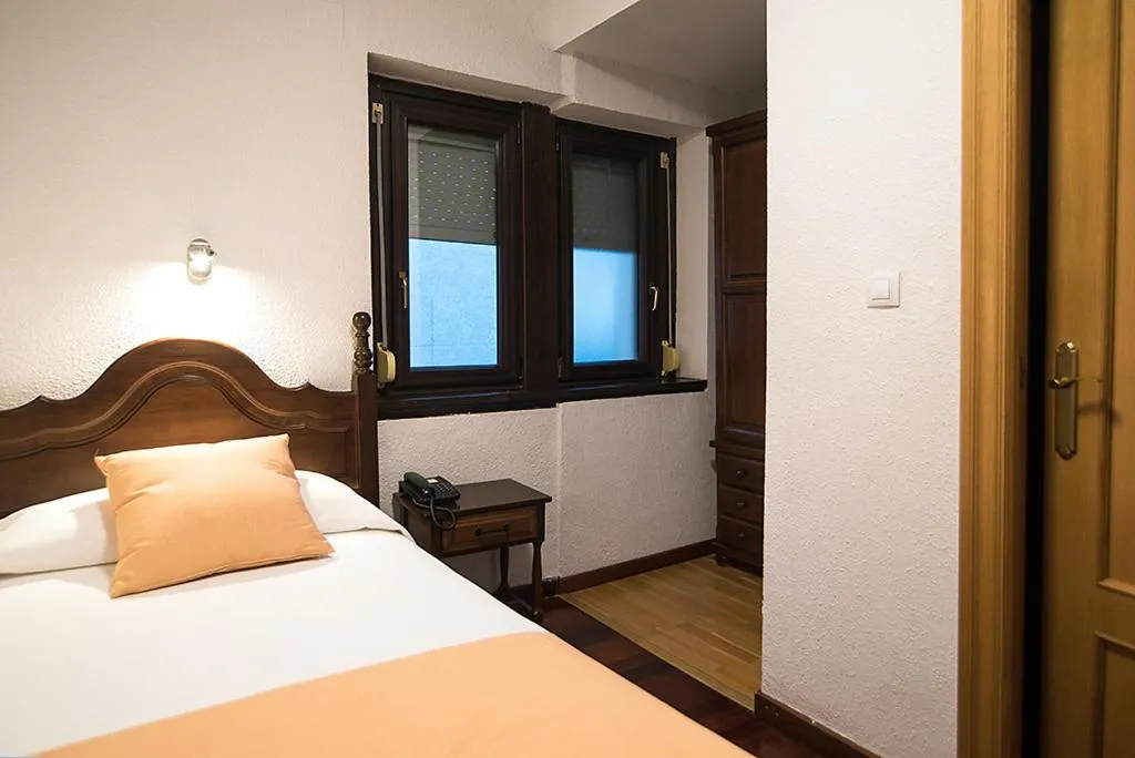 Photo of the whole room, Bed in Hotel La Rambla