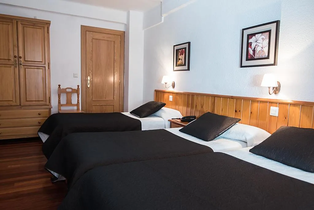 Photo of the whole room, Bed in Hotel La Rambla