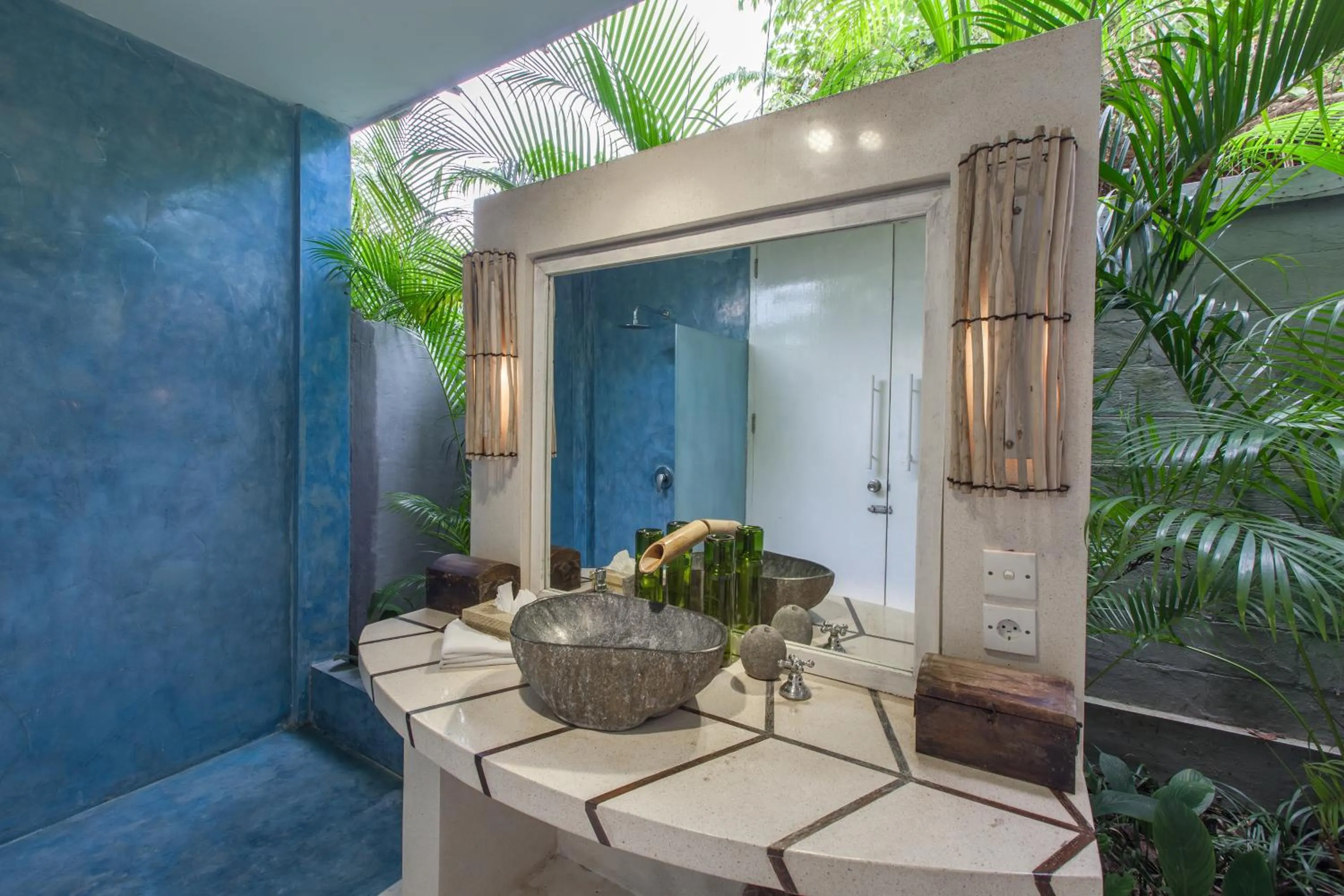 Bathroom in The Green Room Canggu