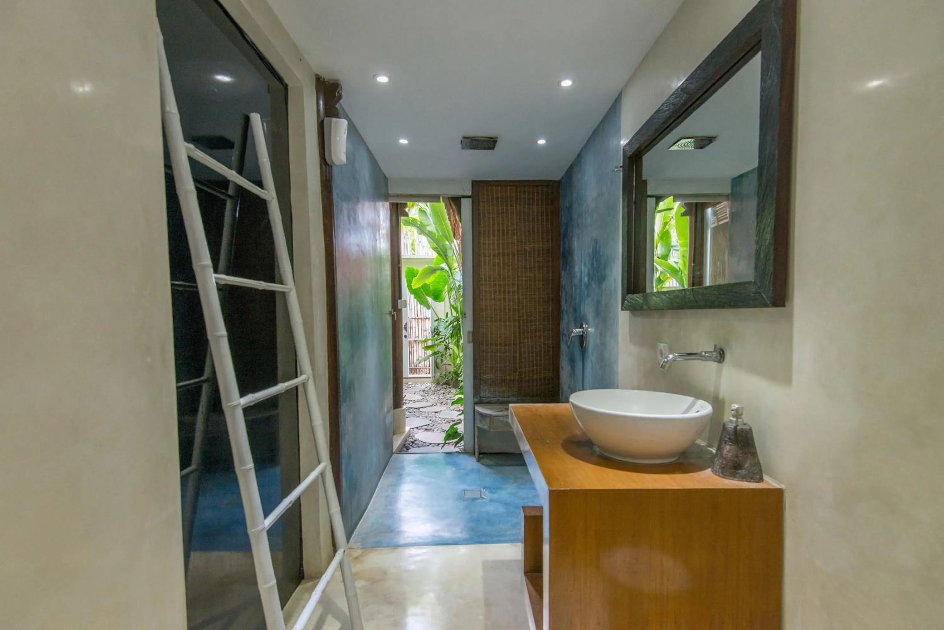 Shower in The Green Room Seminyak