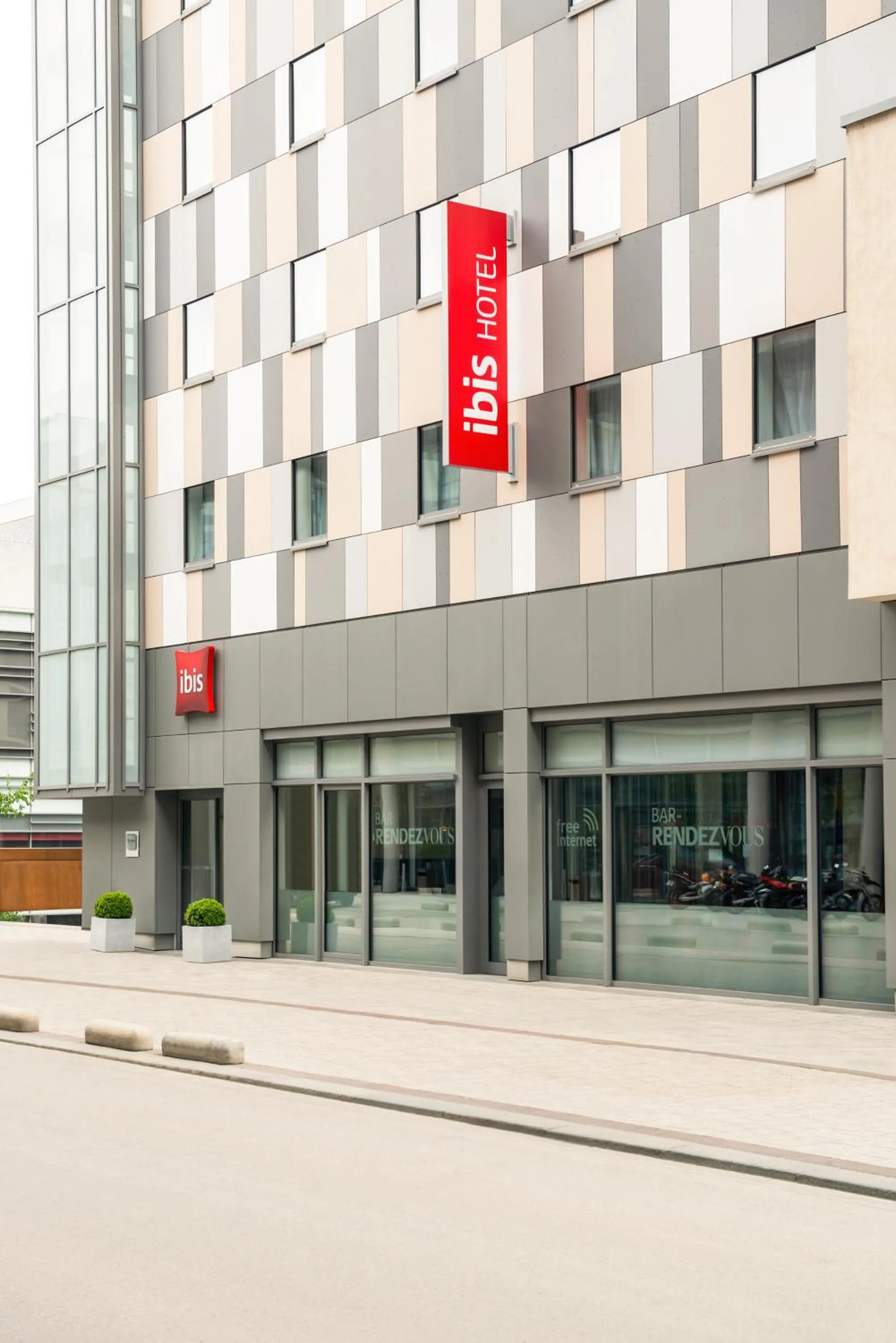 Facade/entrance in ibis Esch Belval